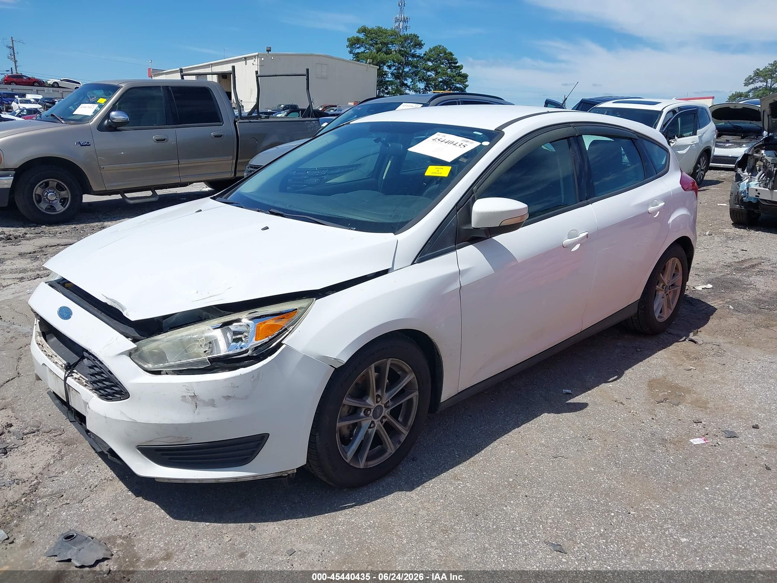 2015 Ford Focus Se White vin: 1FADP3K23FL223434
