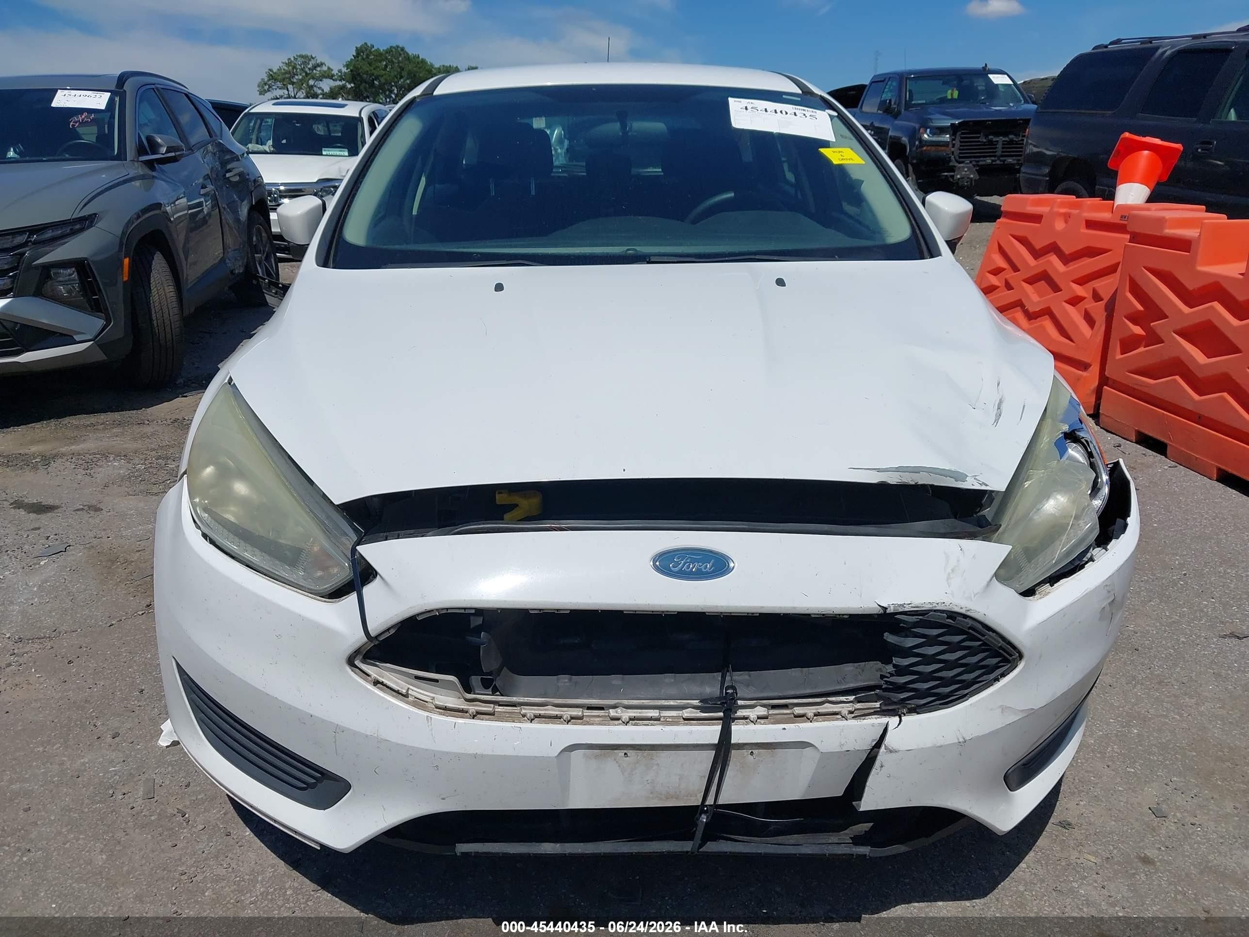 2015 Ford Focus Se White vin: 1FADP3K23FL223434