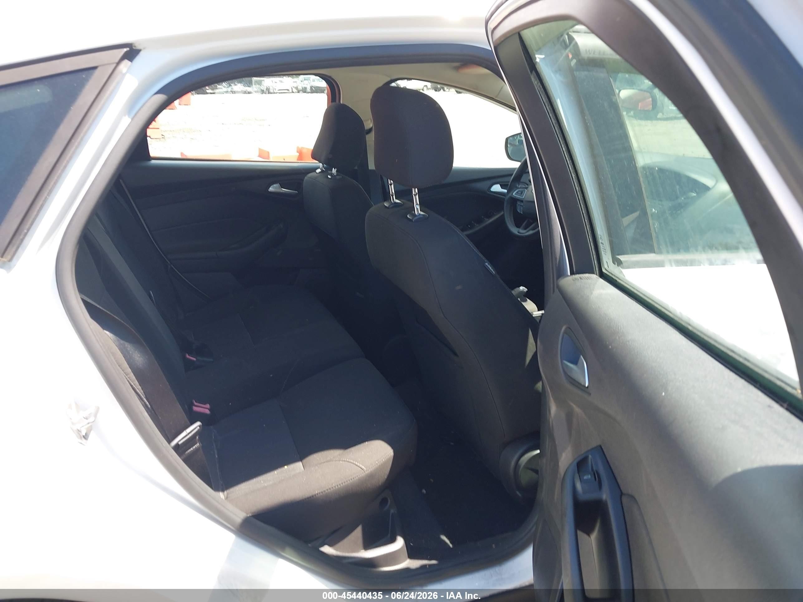 2015 Ford Focus Se White vin: 1FADP3K23FL223434