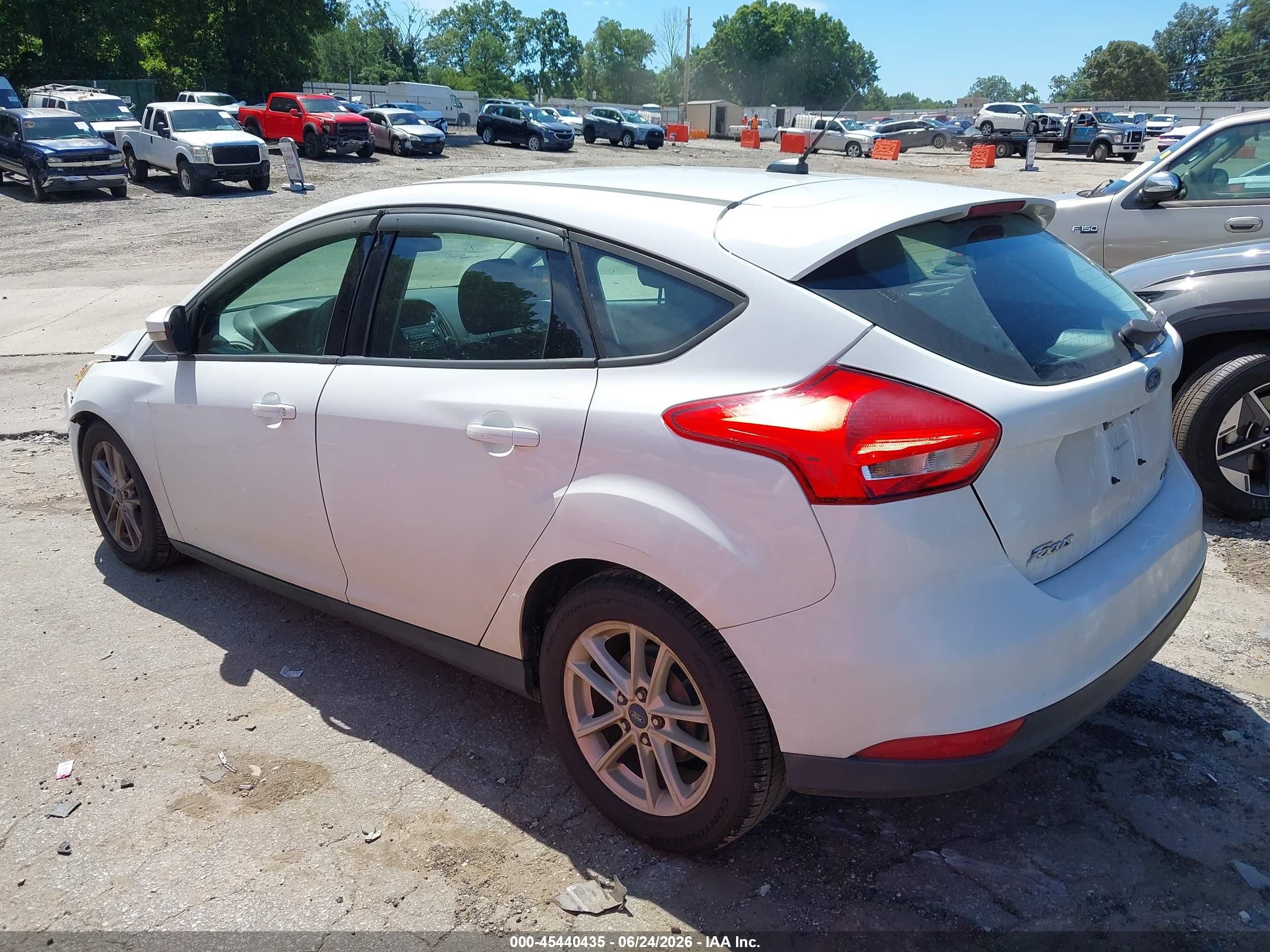 2015 Ford Focus Se White vin: 1FADP3K23FL223434