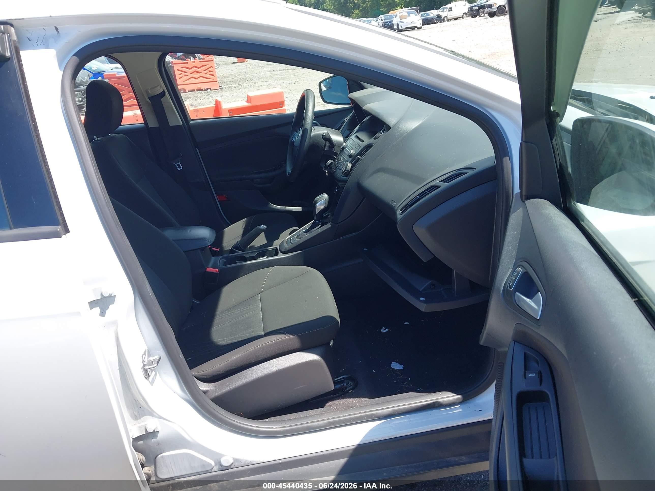 2015 Ford Focus Se White vin: 1FADP3K23FL223434