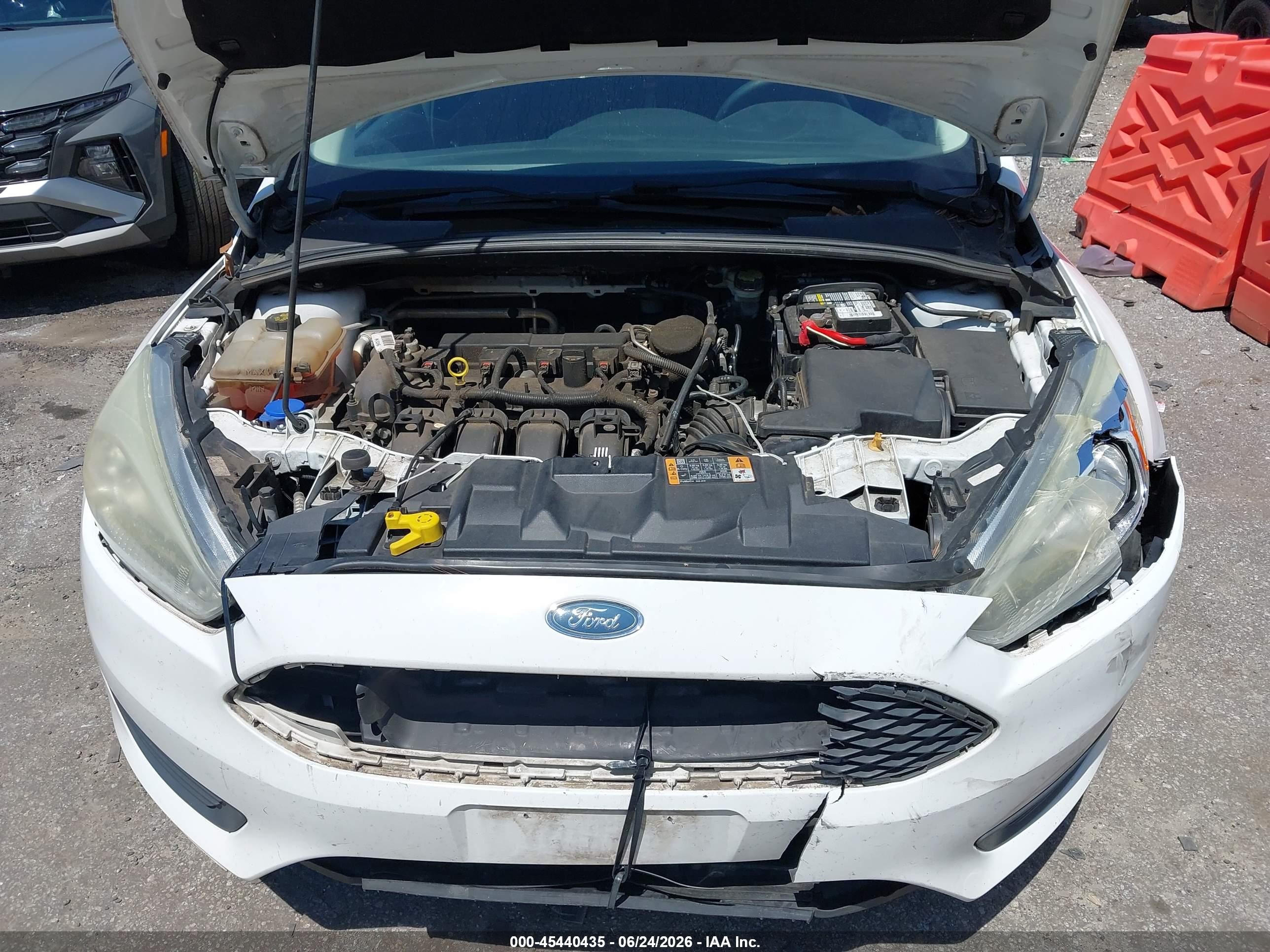 2015 Ford Focus Se White vin: 1FADP3K23FL223434