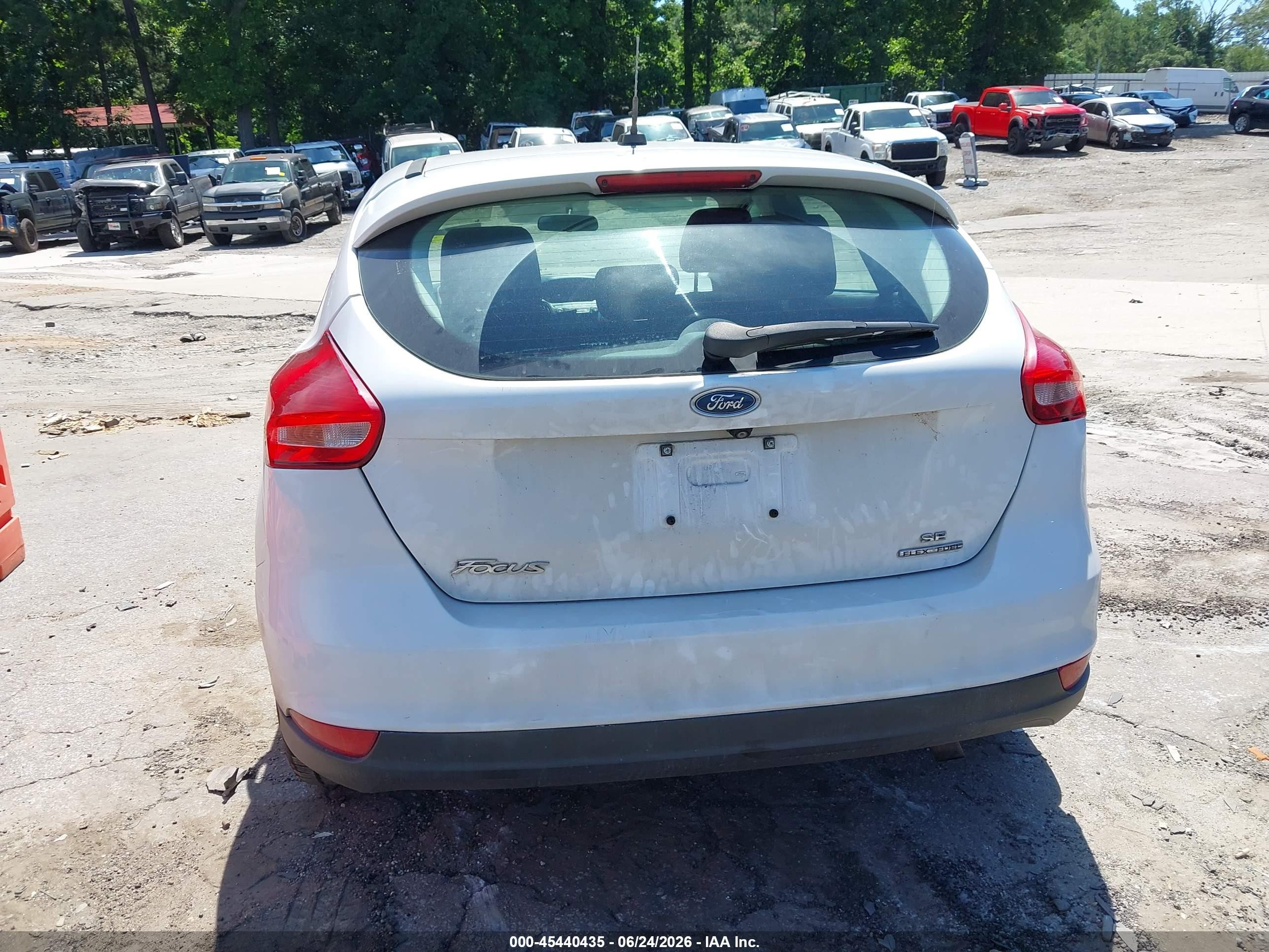 2015 Ford Focus Se White vin: 1FADP3K23FL223434