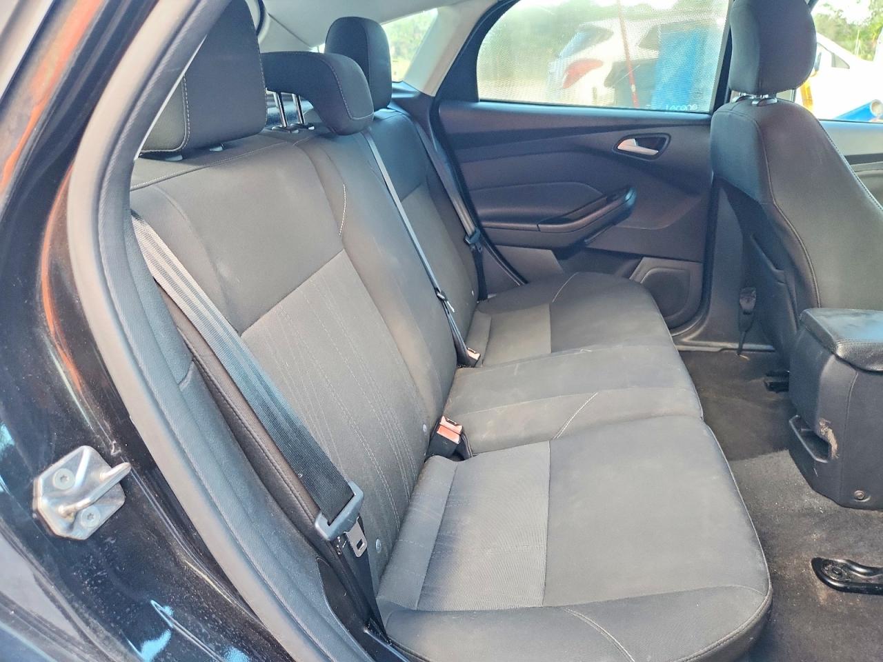2015 Ford Focus Se Gray vin: 1FADP3K23FL223806