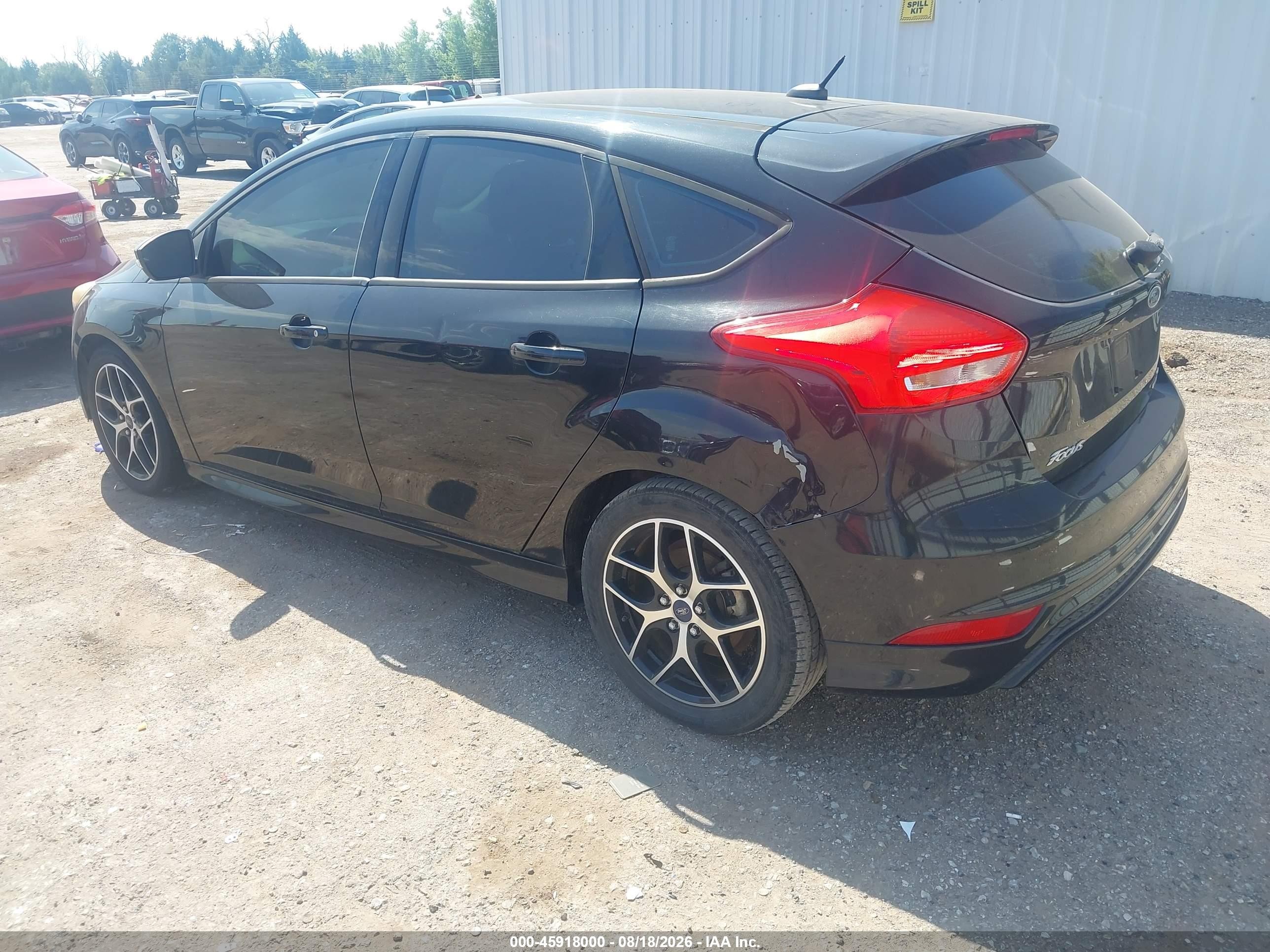 2015 Ford Focus Se Черный vin: 1FADP3K23FL230870