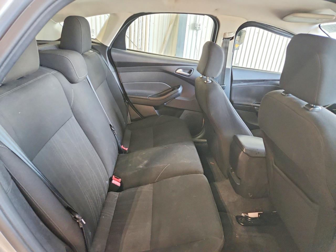 2015 Ford Focus Se Gray vin: 1FADP3K23FL233106
