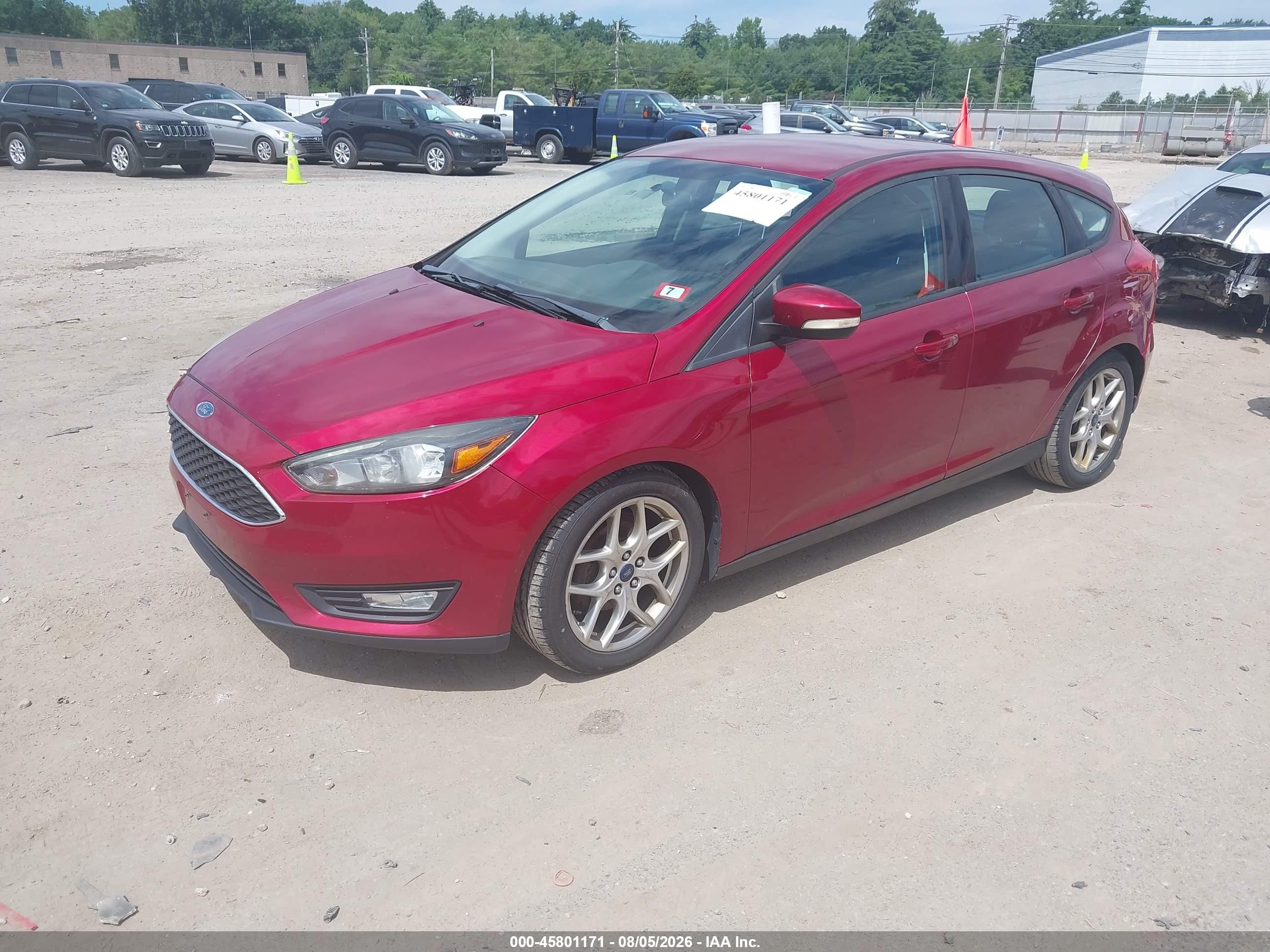 2015 Ford Focus Se Красный vin: 1FADP3K23FL245207