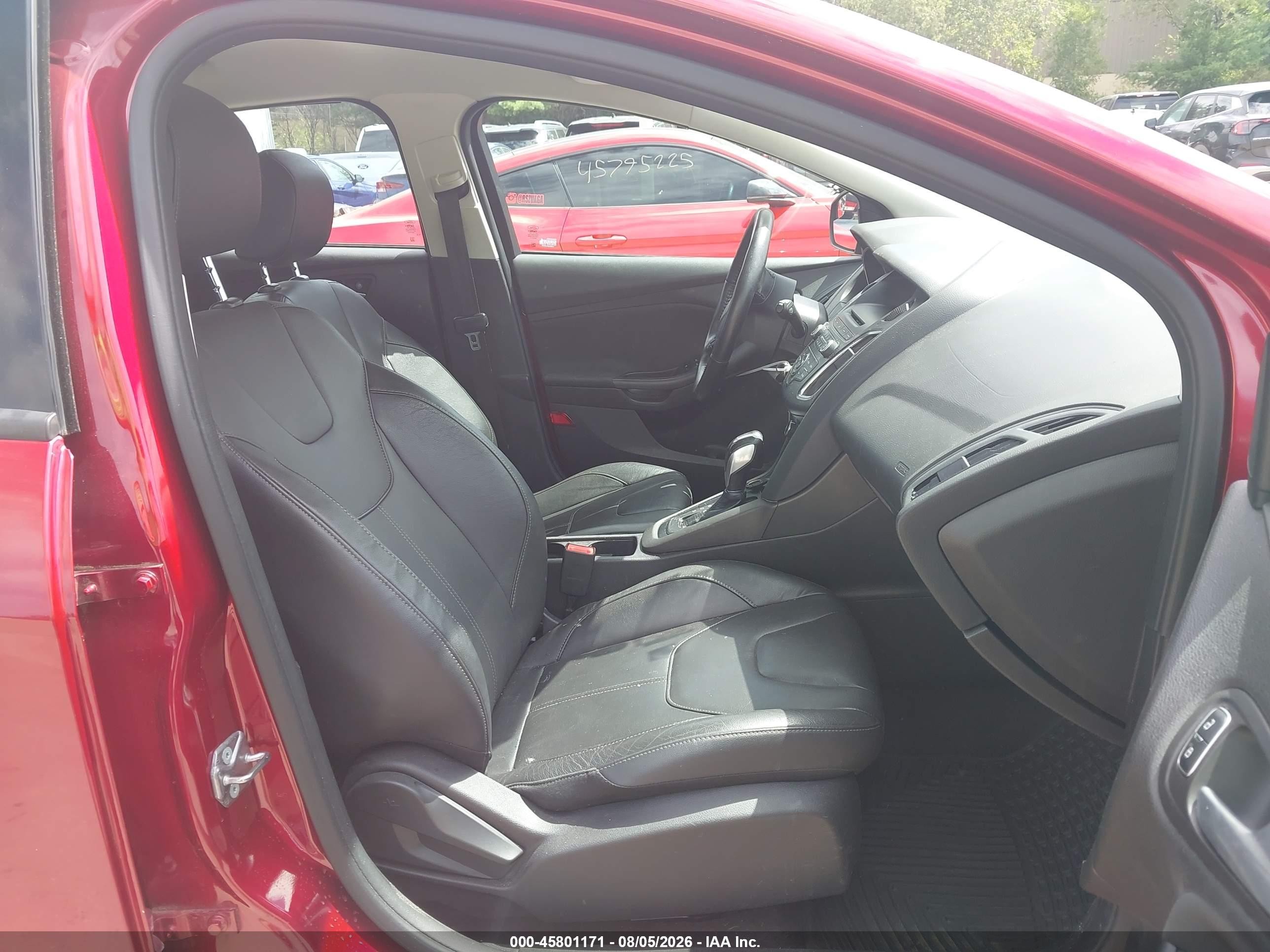 2015 Ford Focus Se Красный vin: 1FADP3K23FL245207