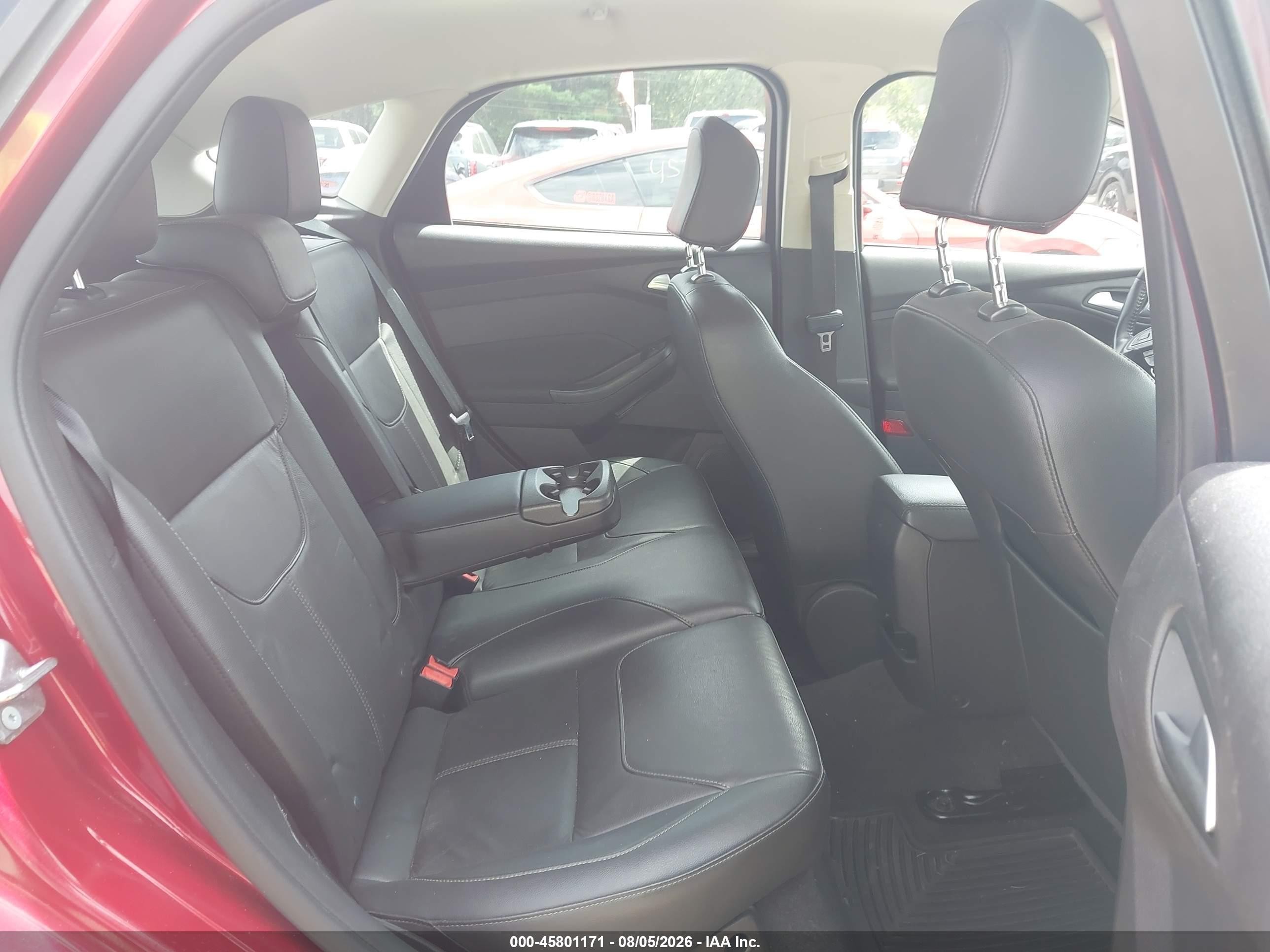 2015 Ford Focus Se Красный vin: 1FADP3K23FL245207