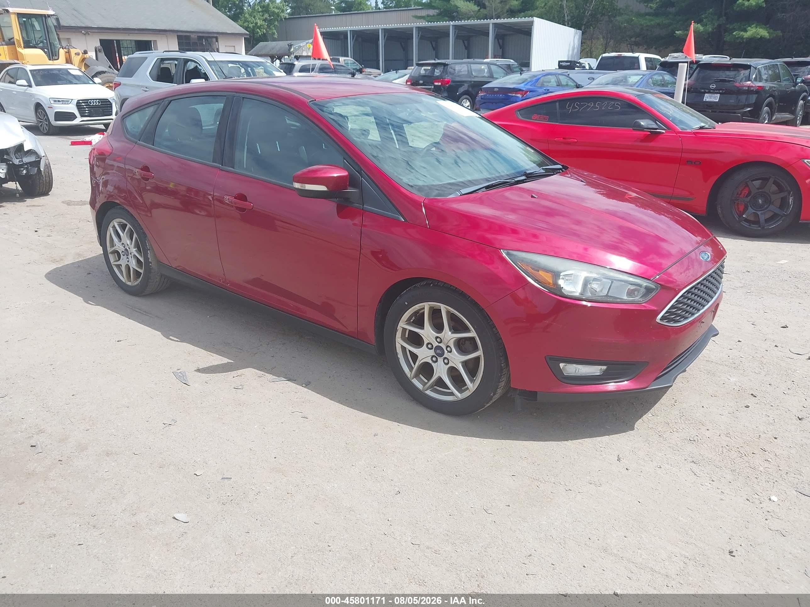 2015 Ford Focus Se Красный vin: 1FADP3K23FL245207