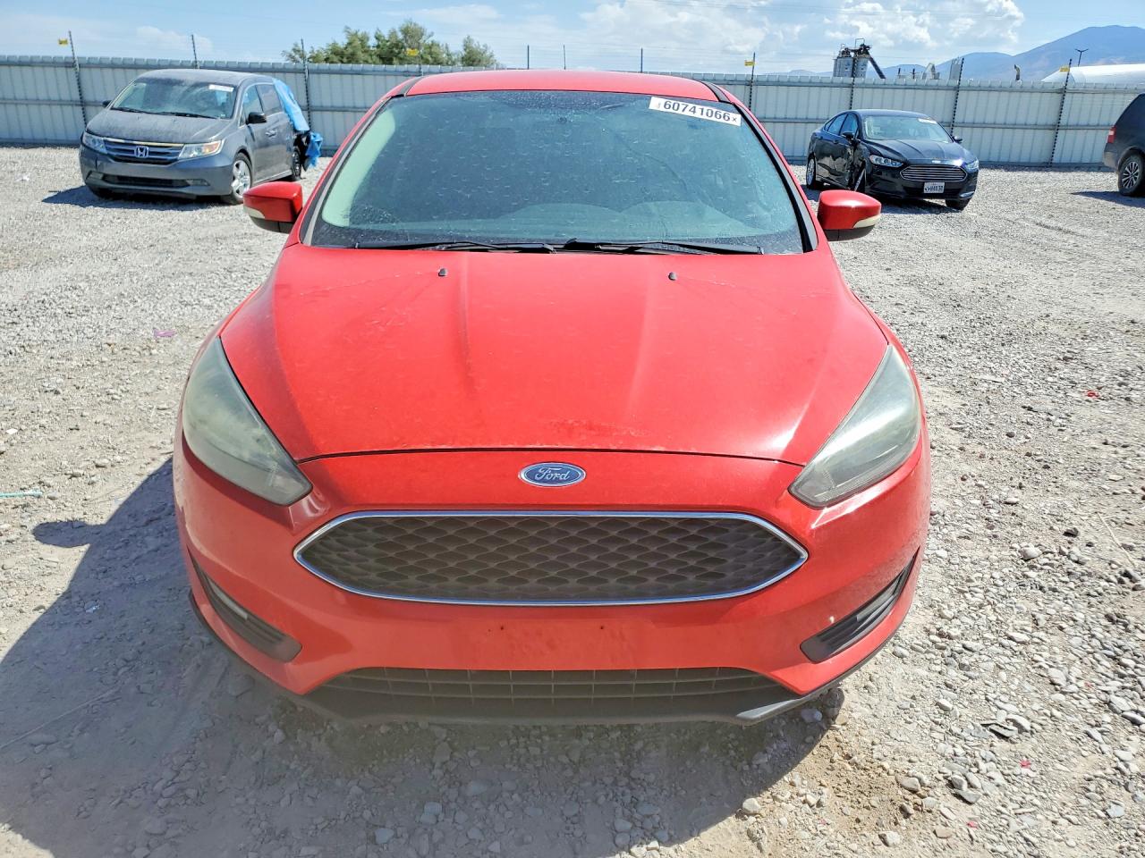 2015 Ford Focus Se Красный vin: 1FADP3K23FL255851