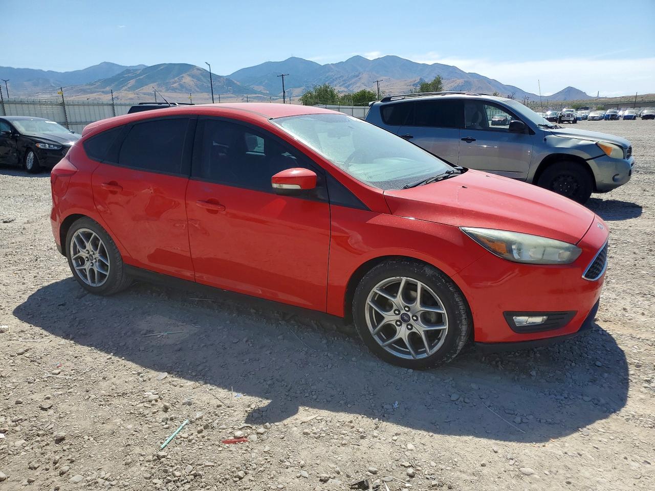 2015 Ford Focus Se Красный vin: 1FADP3K23FL255851