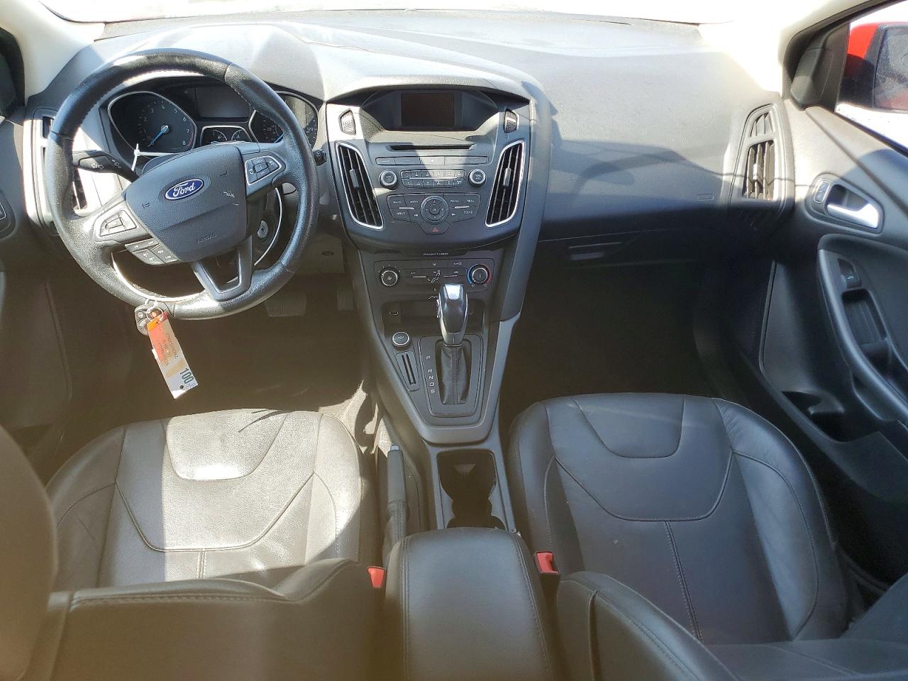 2015 Ford Focus Se Красный vin: 1FADP3K23FL255851