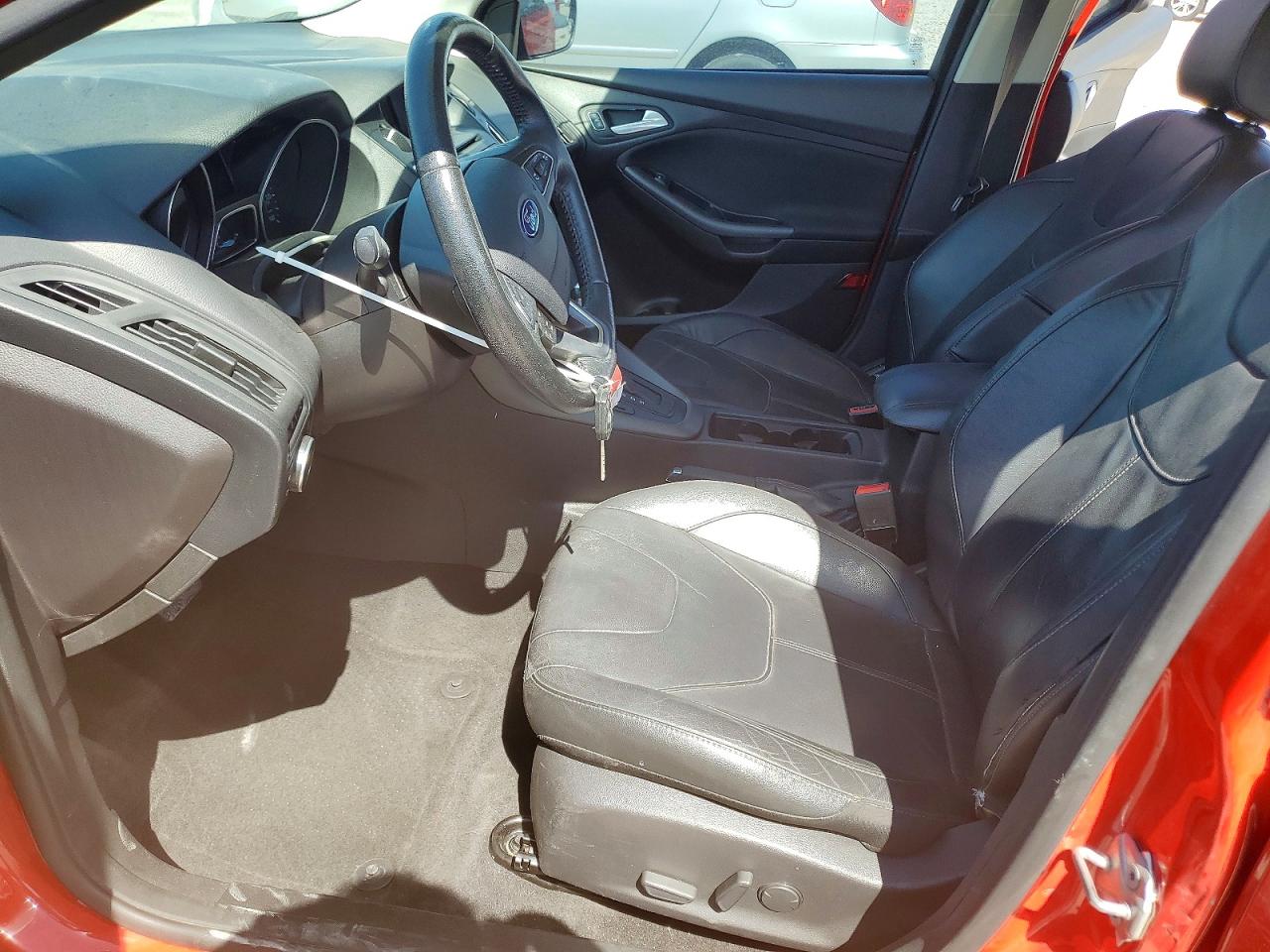 2015 Ford Focus Se Красный vin: 1FADP3K23FL255851