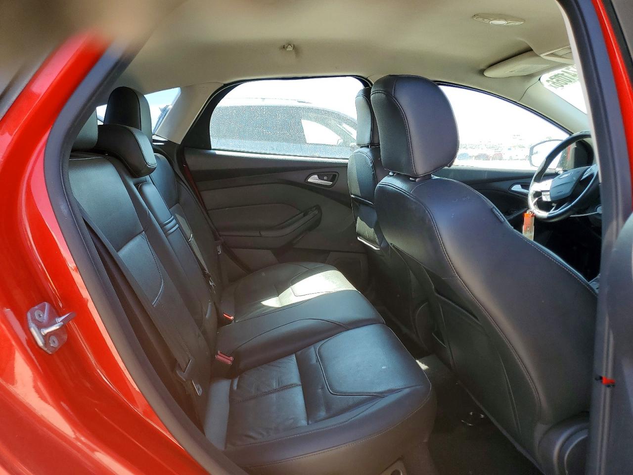 2015 Ford Focus Se Красный vin: 1FADP3K23FL255851