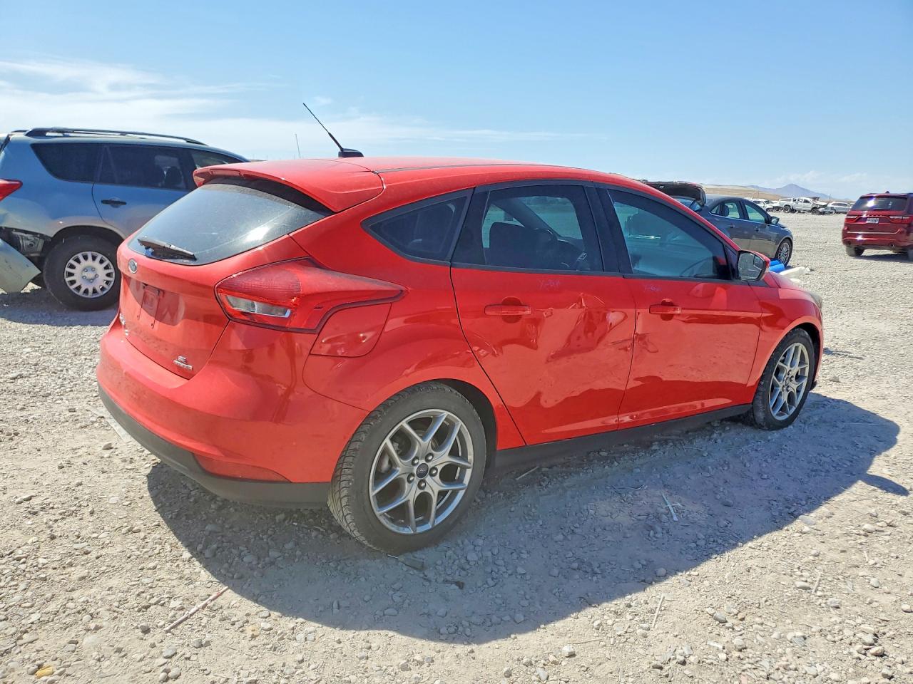 2015 Ford Focus Se Красный vin: 1FADP3K23FL255851