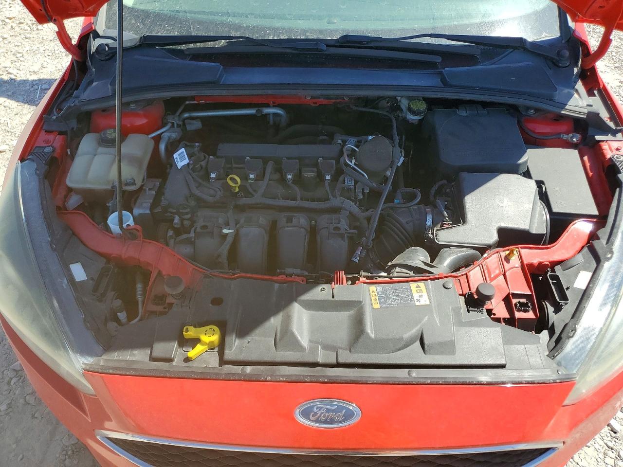 2015 Ford Focus Se Красный vin: 1FADP3K23FL255851