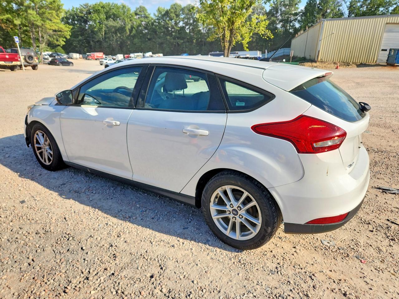 2015 Ford Focus Se White vin: 1FADP3K23FL270656