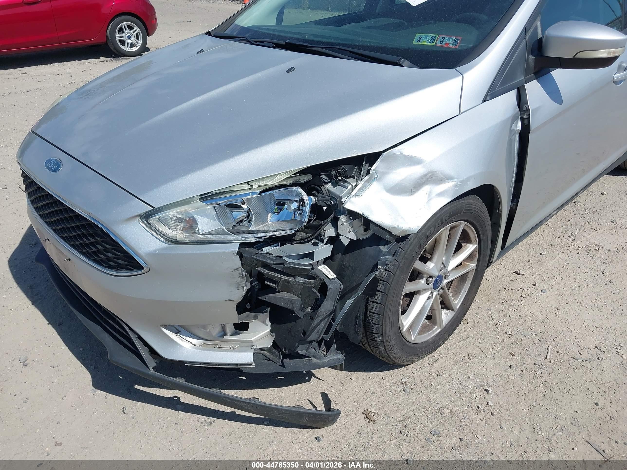 2015 Ford Focus Se Silver vin: 1FADP3K23FL283522