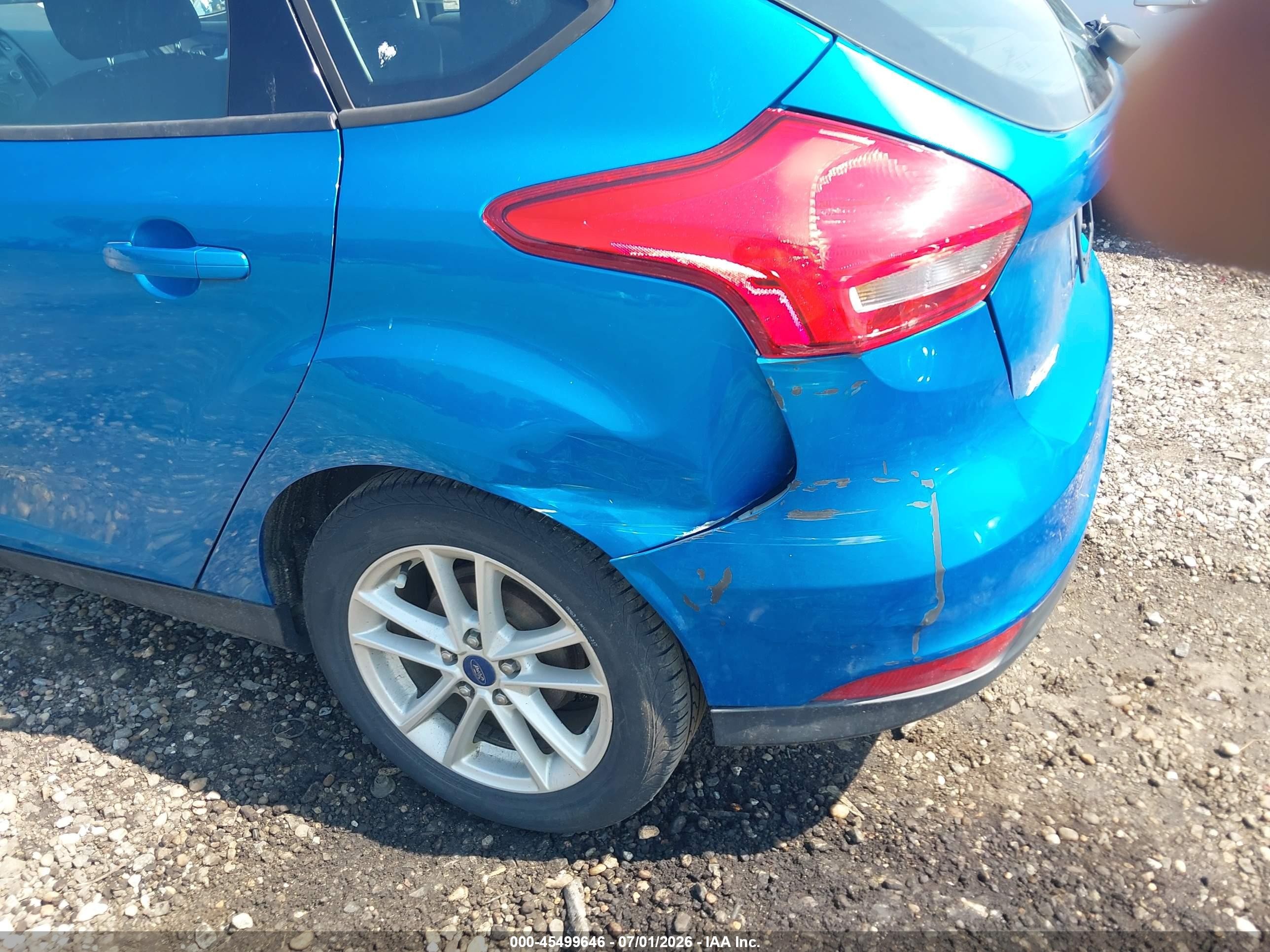 2015 Ford Focus Se Синий vin: 1FADP3K23FL288316