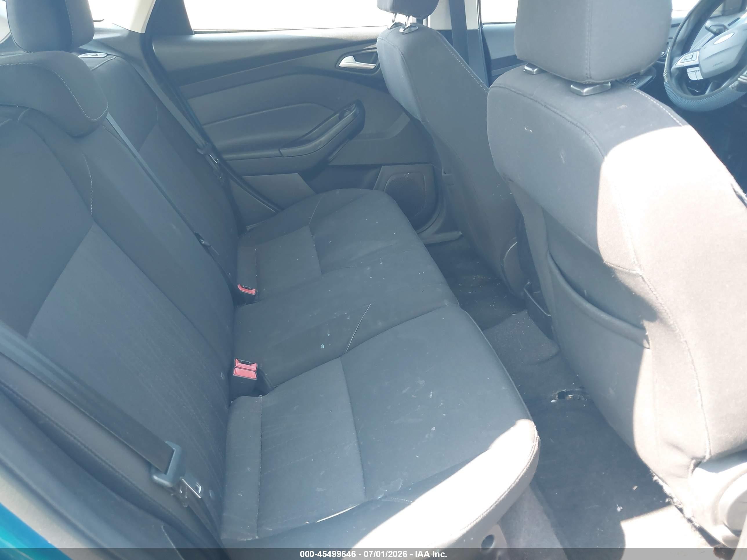 2015 Ford Focus Se Синий vin: 1FADP3K23FL288316