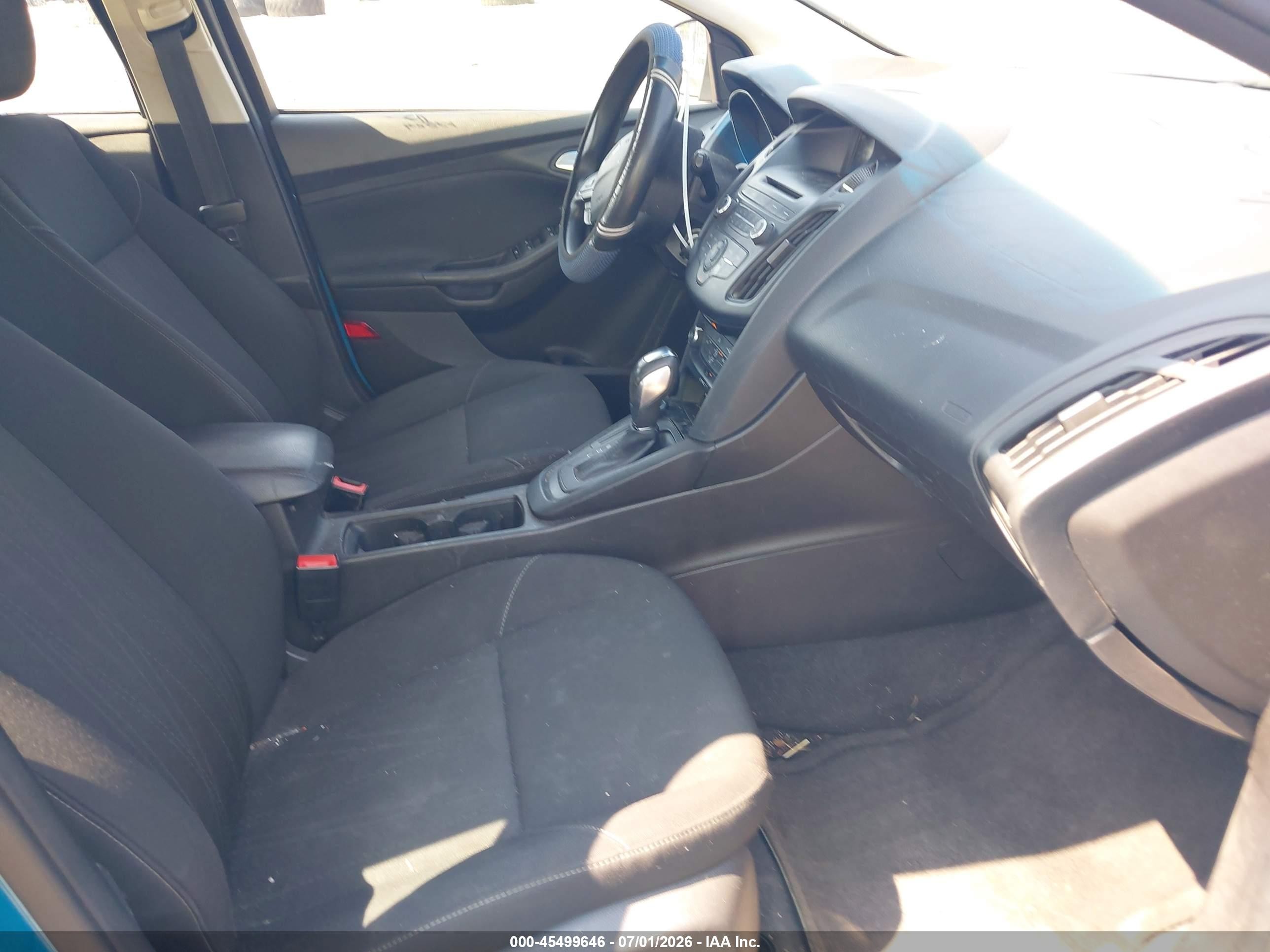 2015 Ford Focus Se Синий vin: 1FADP3K23FL288316