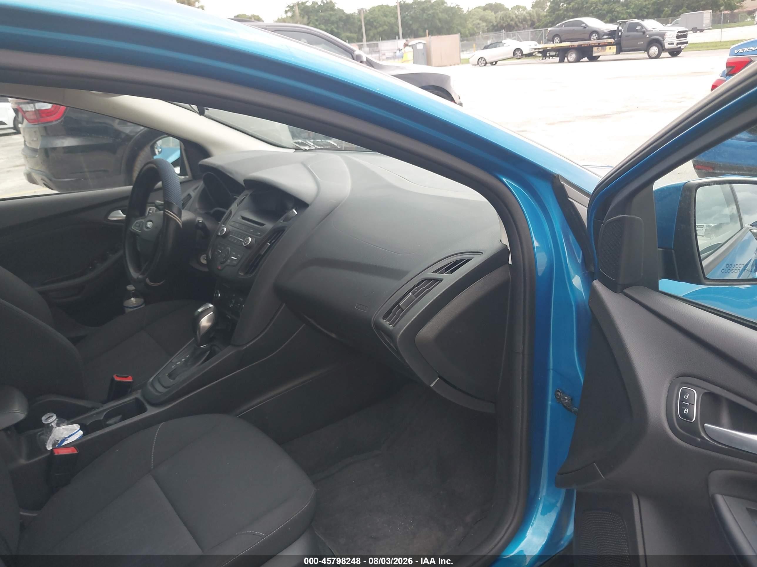 2015 Ford Focus Se Blue vin: 1FADP3K23FL288316