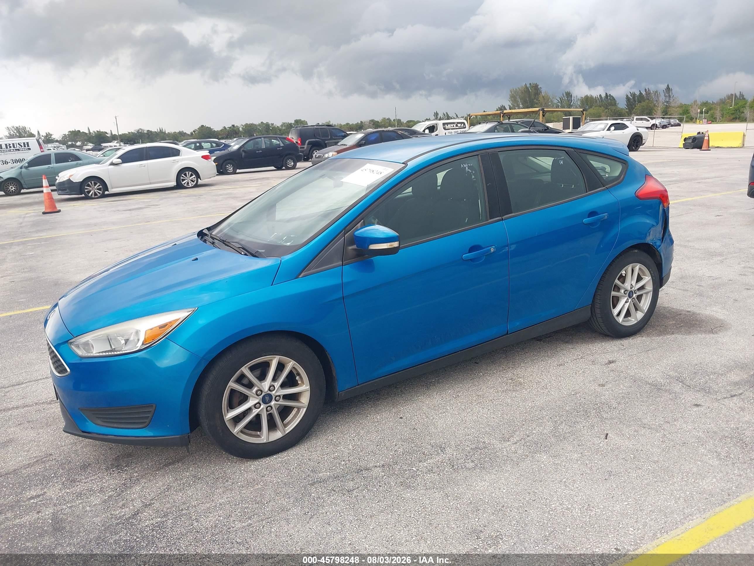 2015 Ford Focus Se Blue vin: 1FADP3K23FL288316