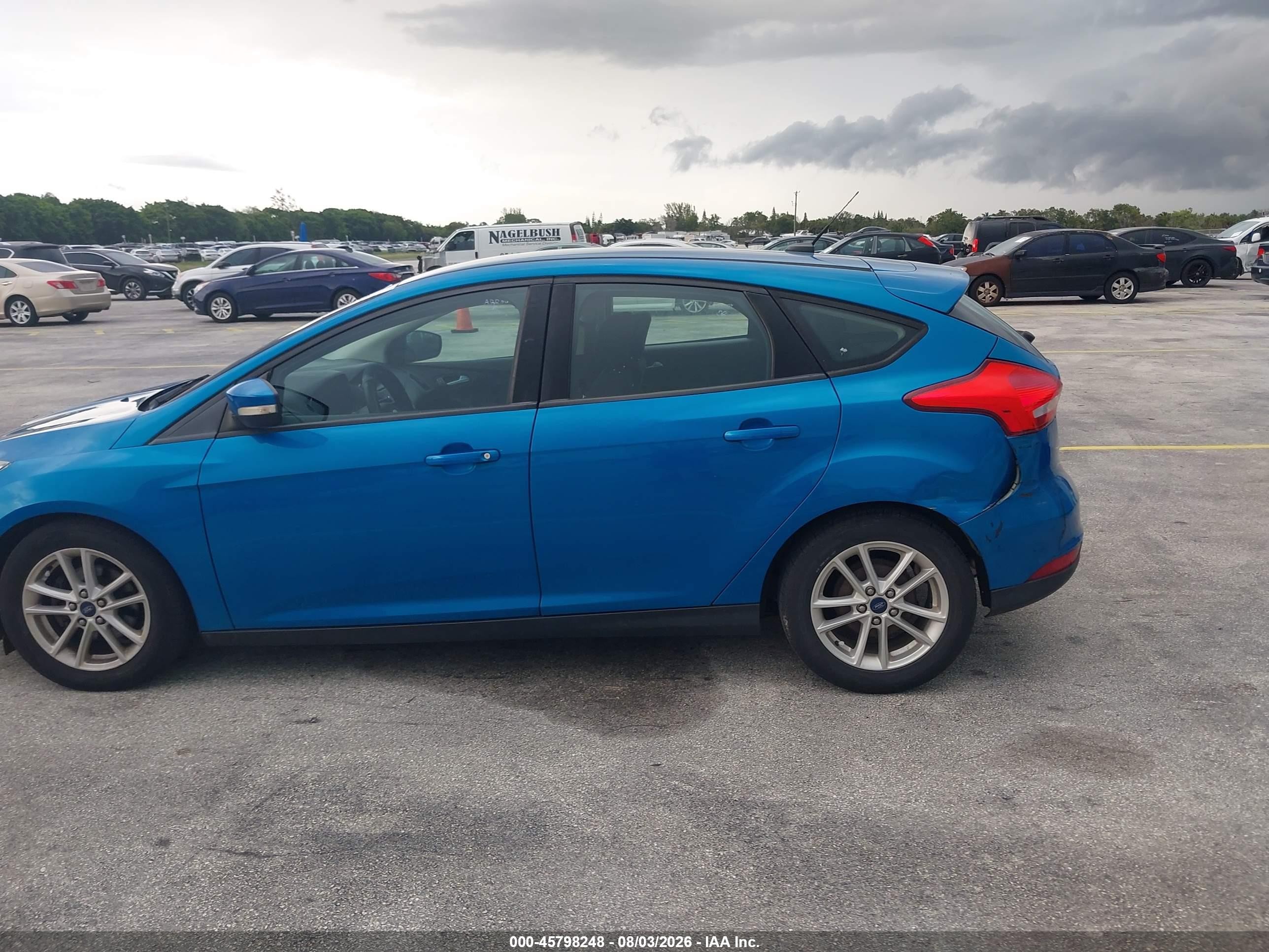 2015 Ford Focus Se Blue vin: 1FADP3K23FL288316