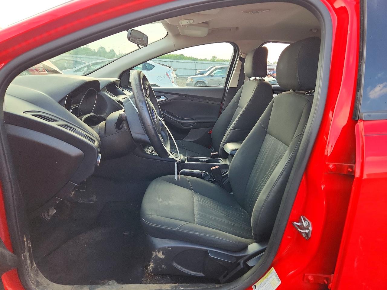 2015 Ford Focus Se Red vin: 1FADP3K23FL315515