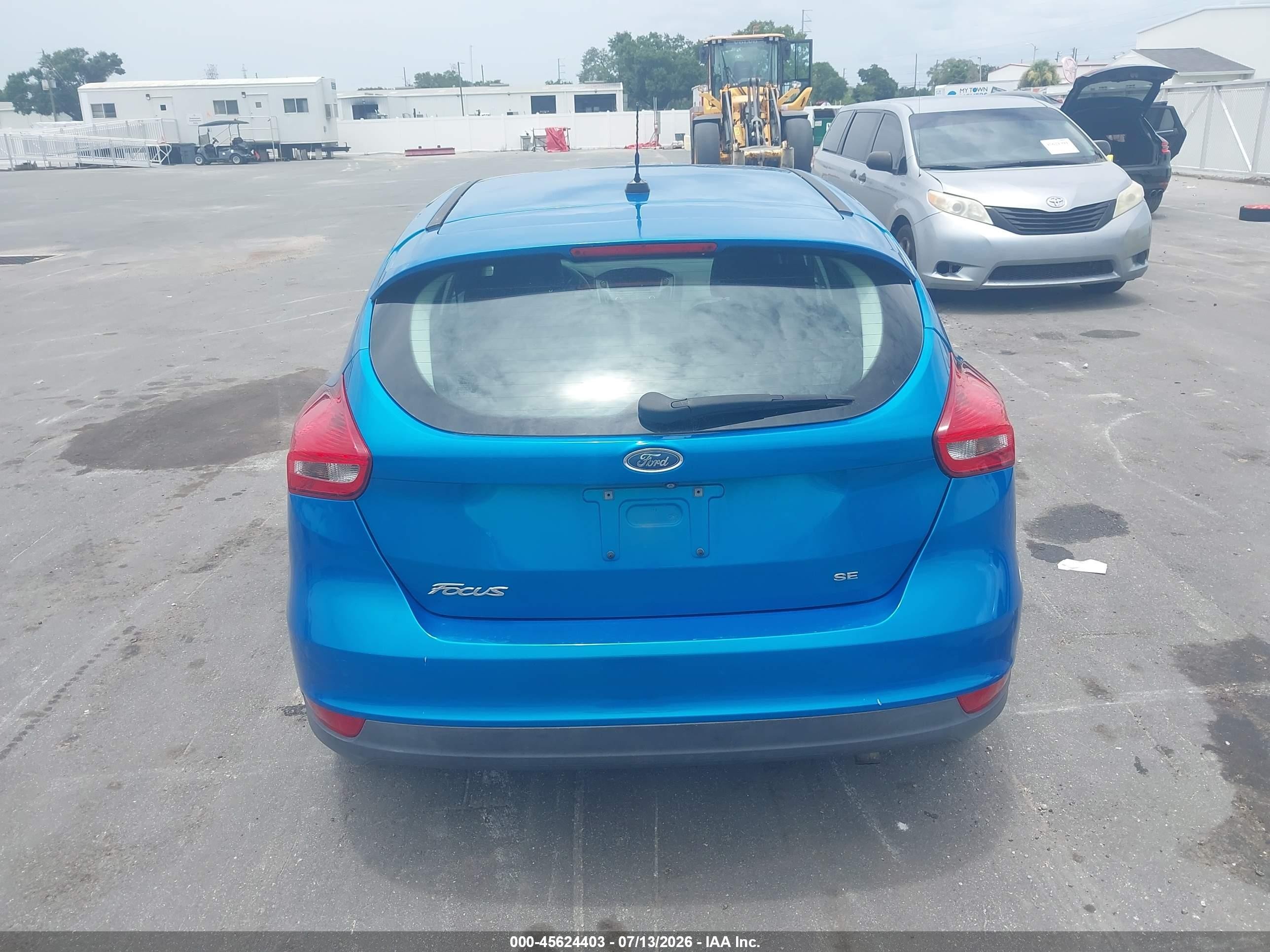 2015 Ford Focus Se Blue vin: 1FADP3K23FL326448