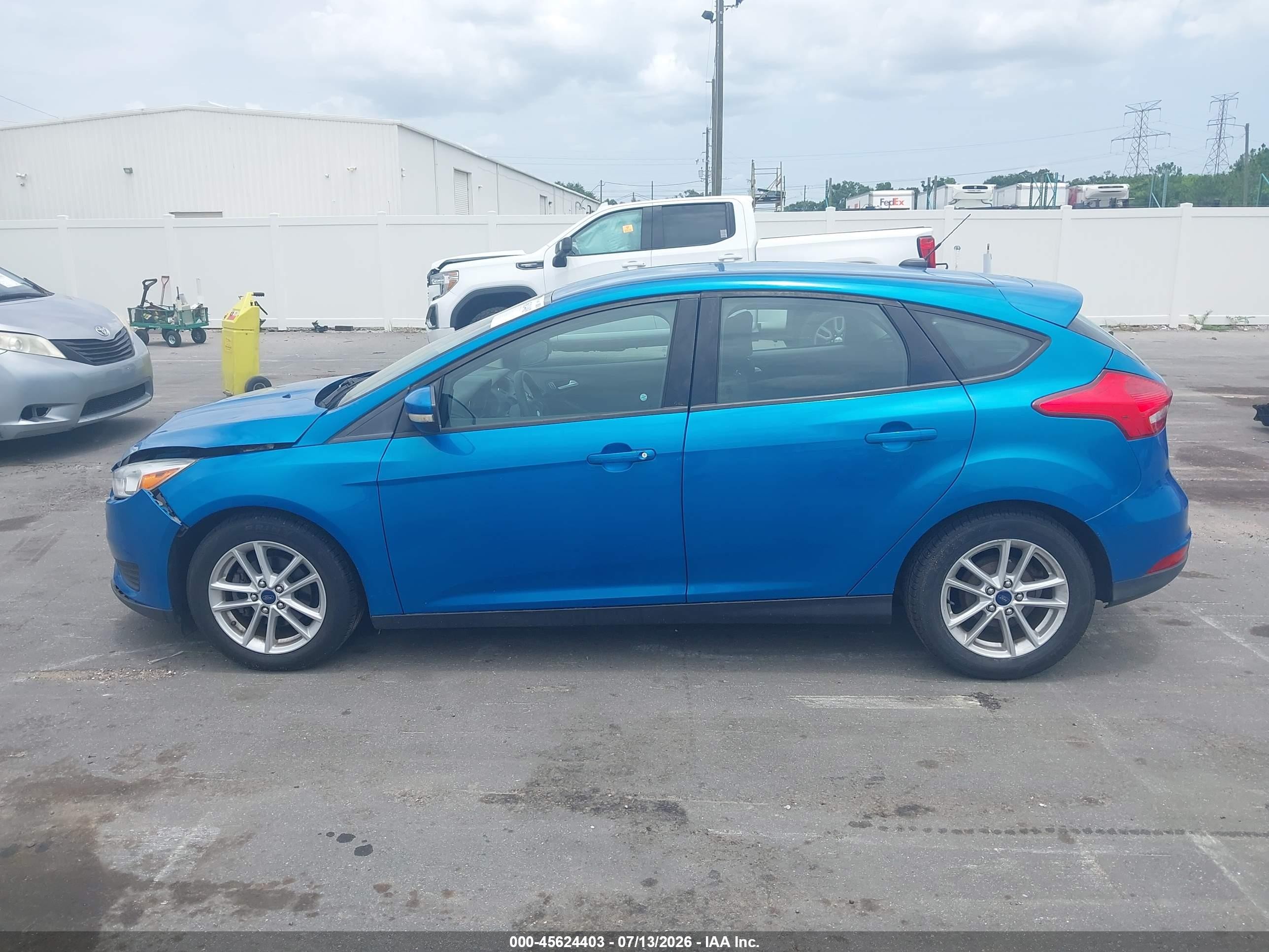 2015 Ford Focus Se Blue vin: 1FADP3K23FL326448