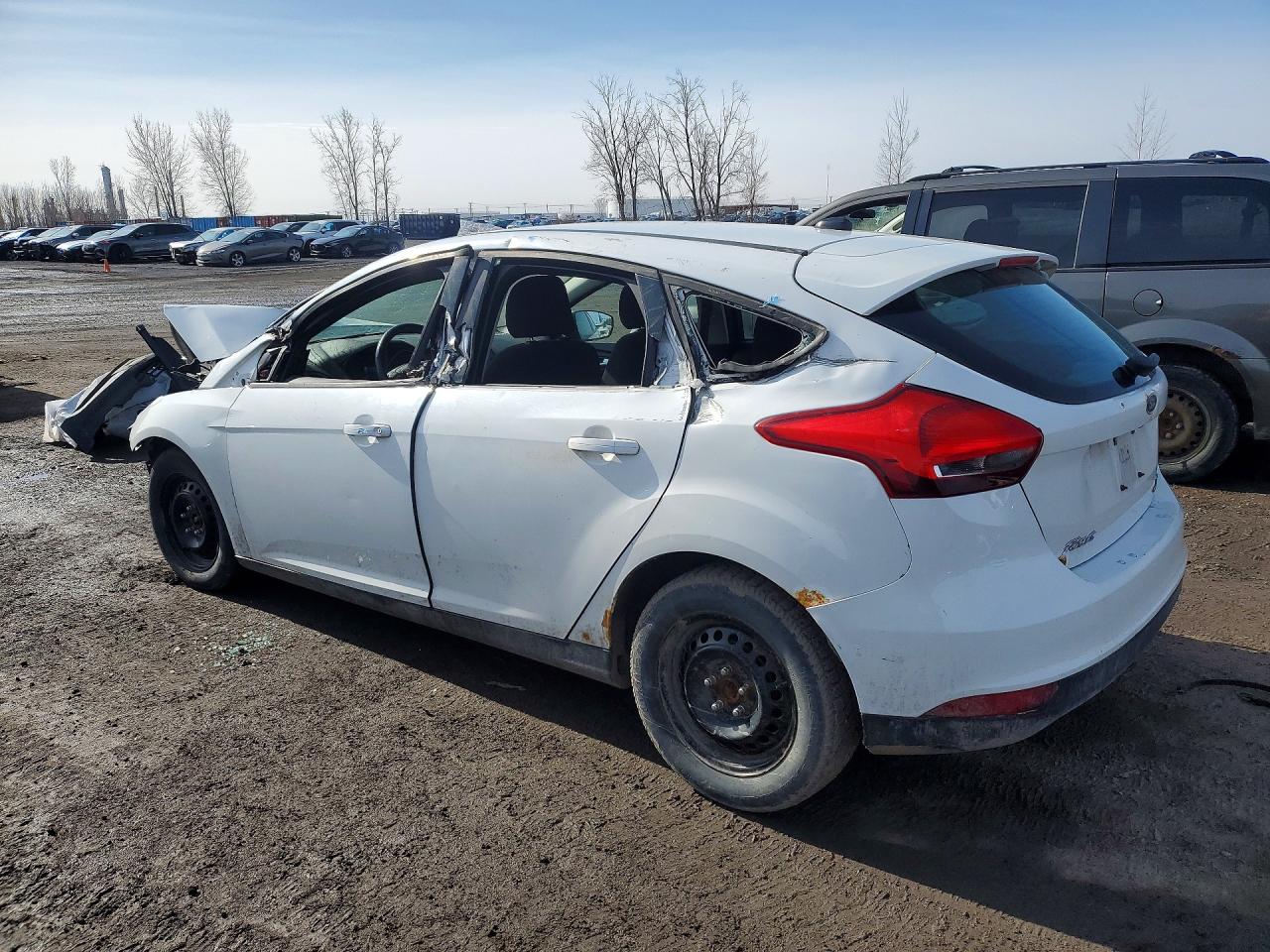 2015 Ford Focus Se White vin: 1FADP3K23FL351916