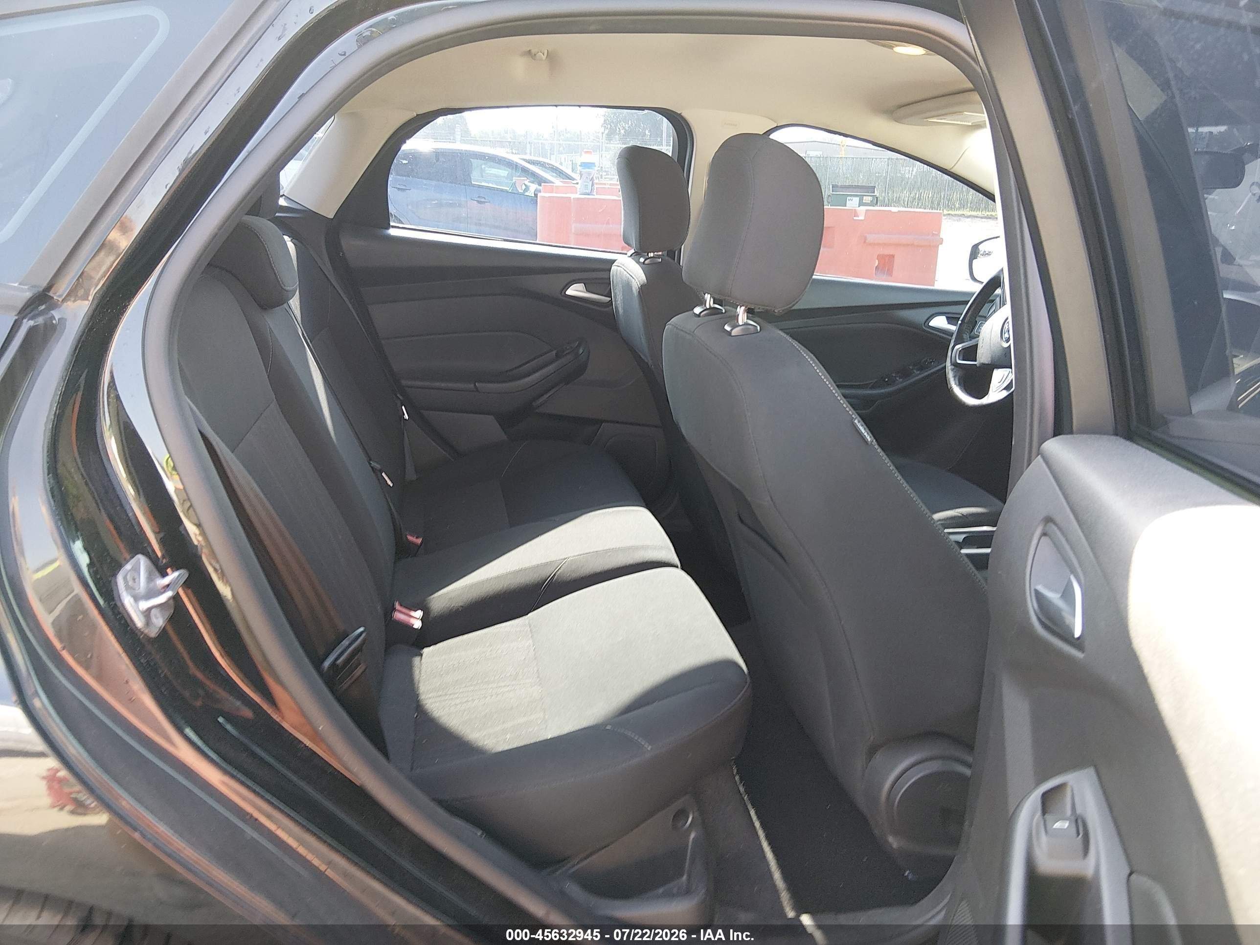 2015 Ford Focus Se Черный vin: 1FADP3K23FL357991