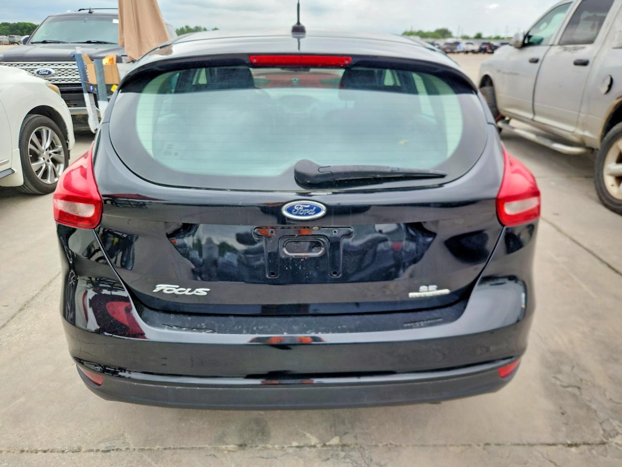 2015 Ford Focus Se Black vin: 1FADP3K23FL377092