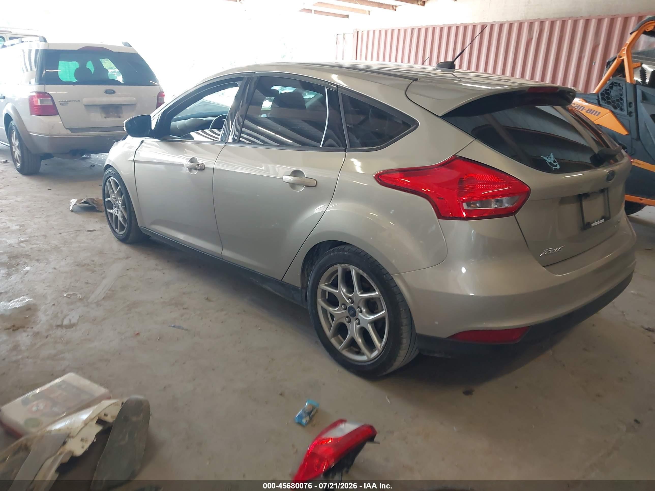 2015 Ford Focus Se Silver vin: 1FADP3K23FL386620
