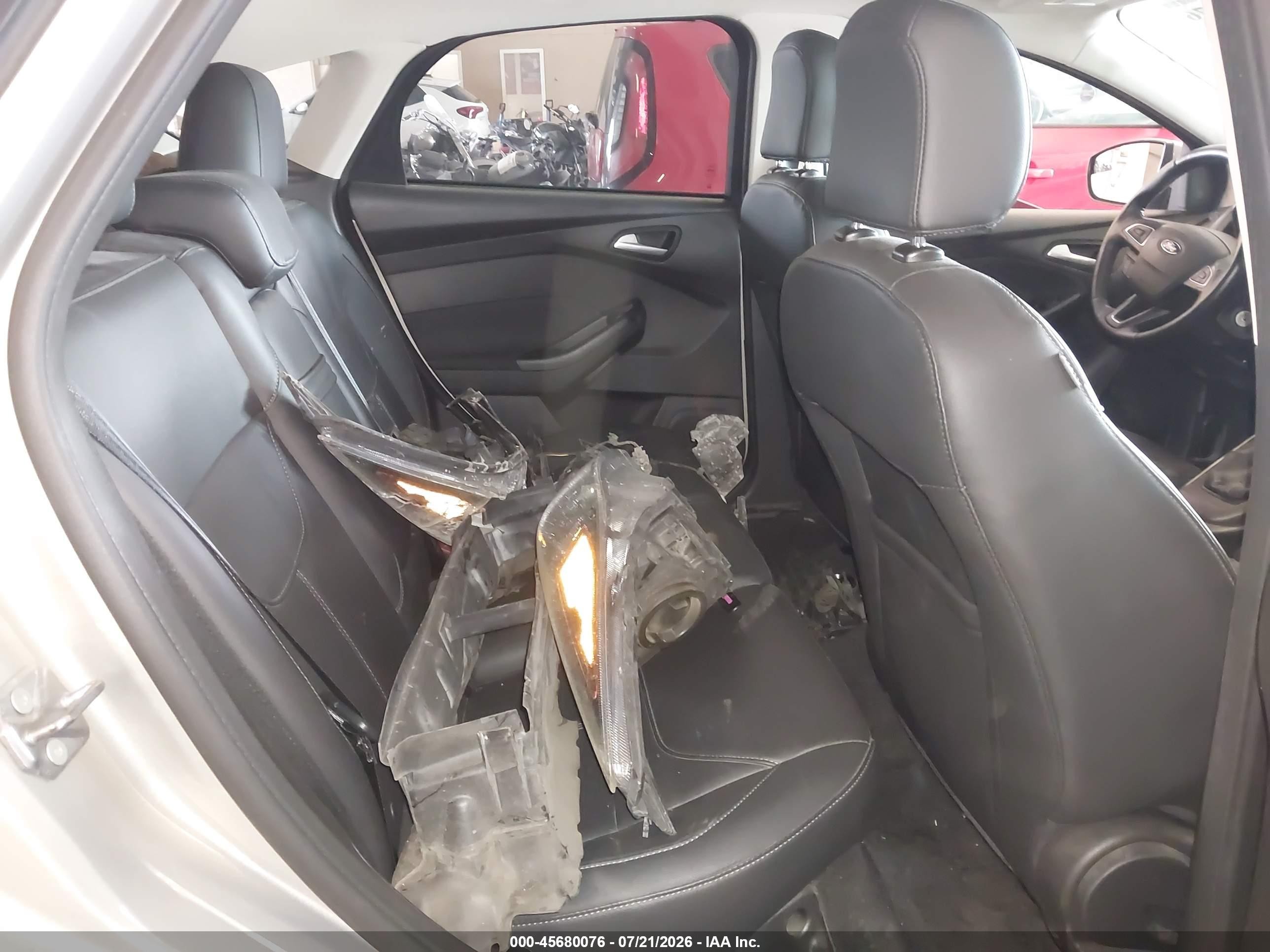 2015 Ford Focus Se Silver vin: 1FADP3K23FL386620