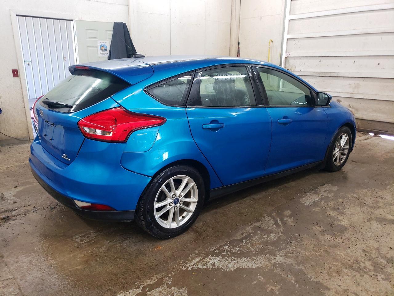 2016 Ford Focus Se Blue vin: 1FADP3K23GL201080