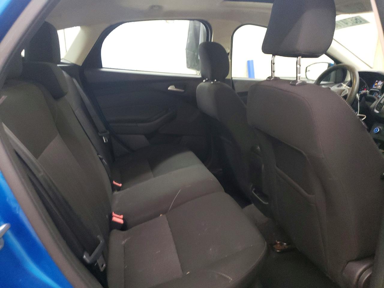 2016 Ford Focus Se Blue vin: 1FADP3K23GL201080