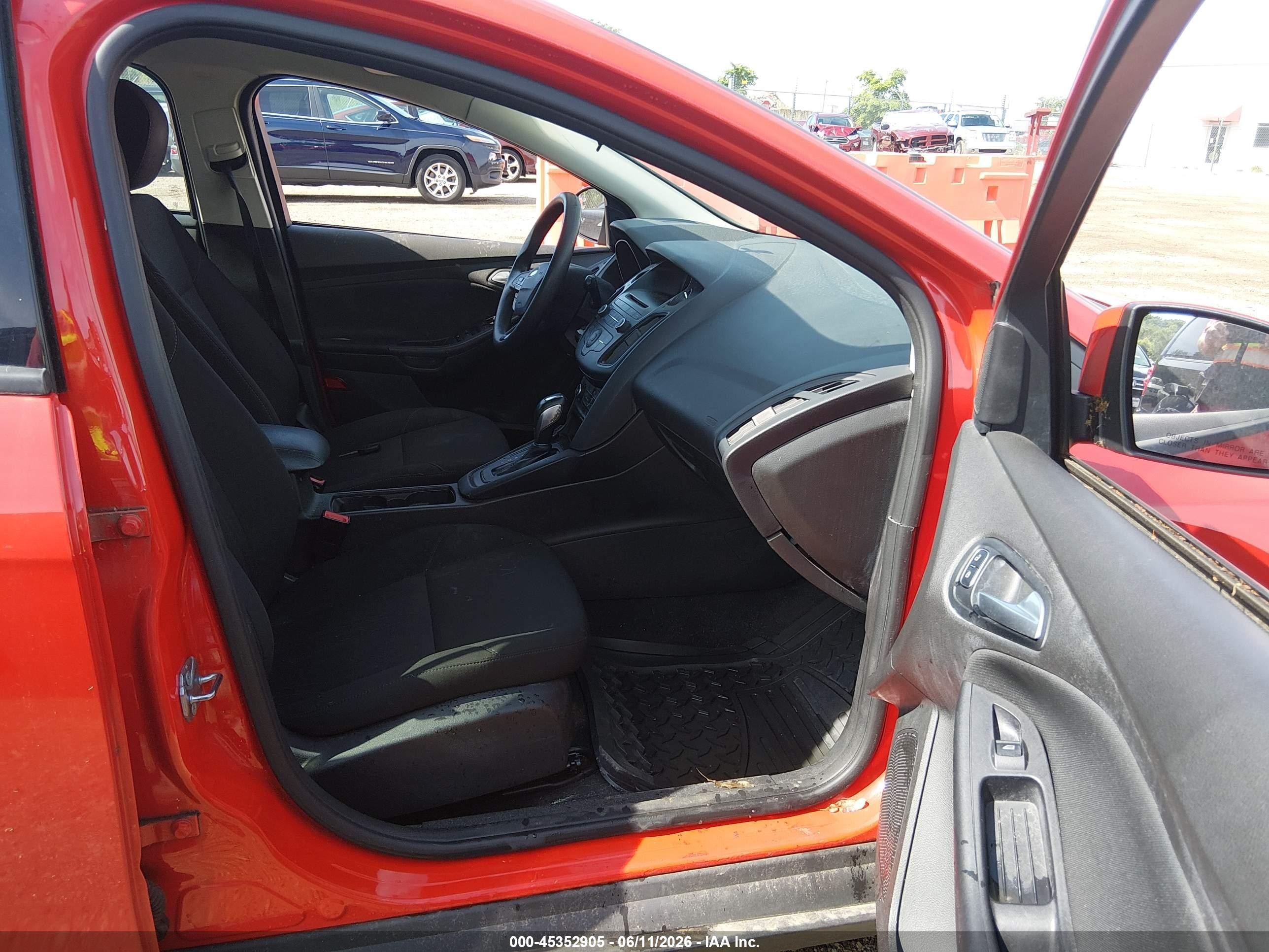 2016 Ford Focus Se Red vin: 1FADP3K23GL213830