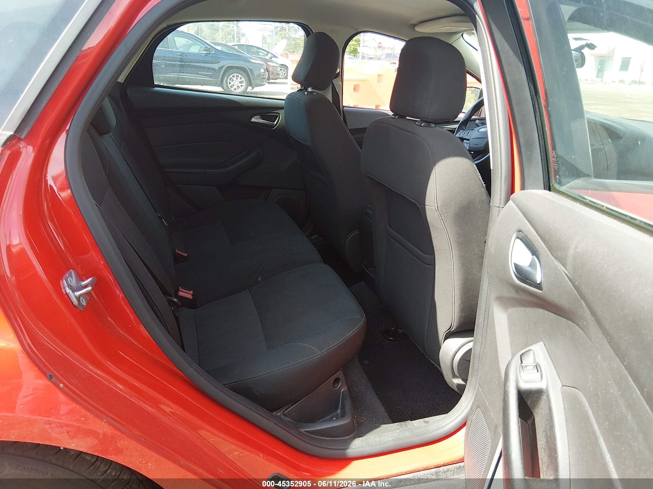 2016 Ford Focus Se Red vin: 1FADP3K23GL213830