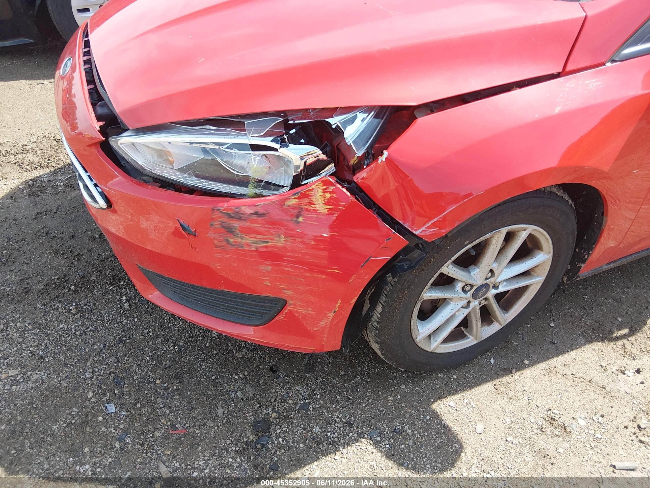 2016 Ford Focus Se Red vin: 1FADP3K23GL213830