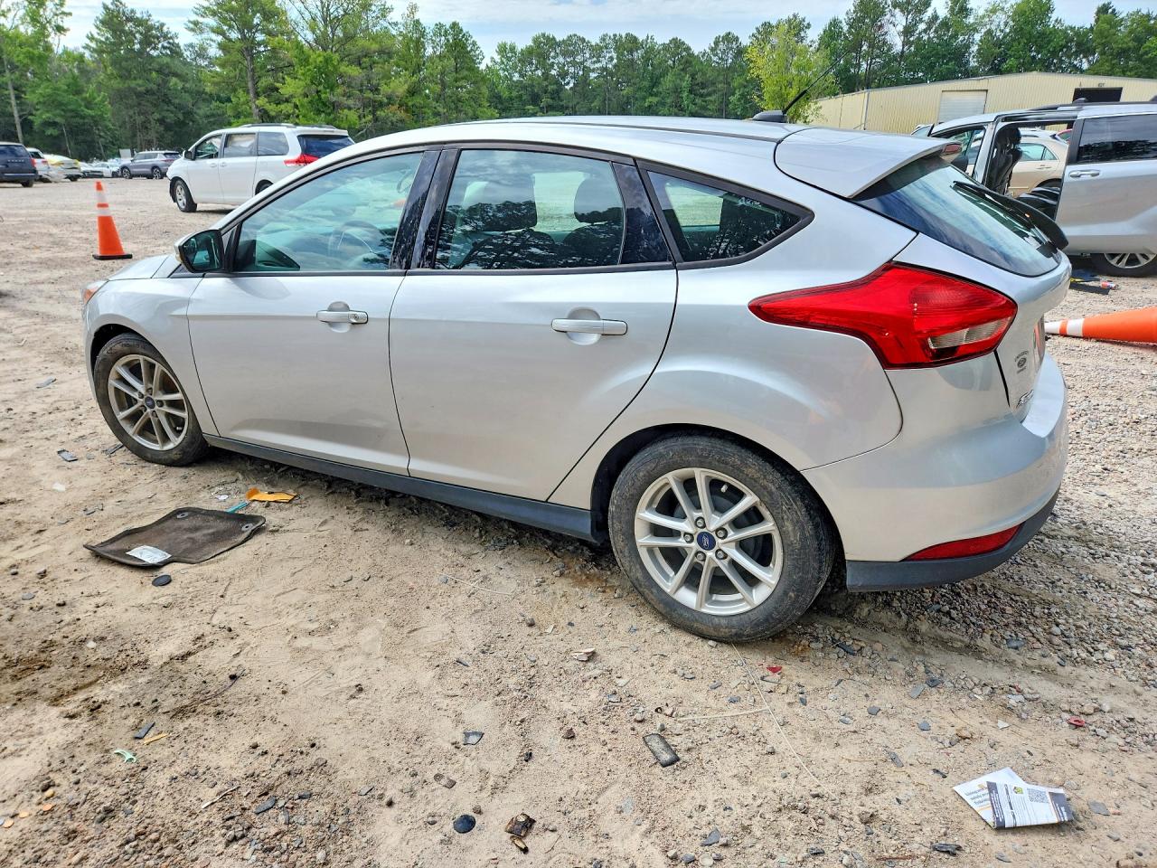 2016 Ford Focus Se Silver vin: 1FADP3K23GL242325