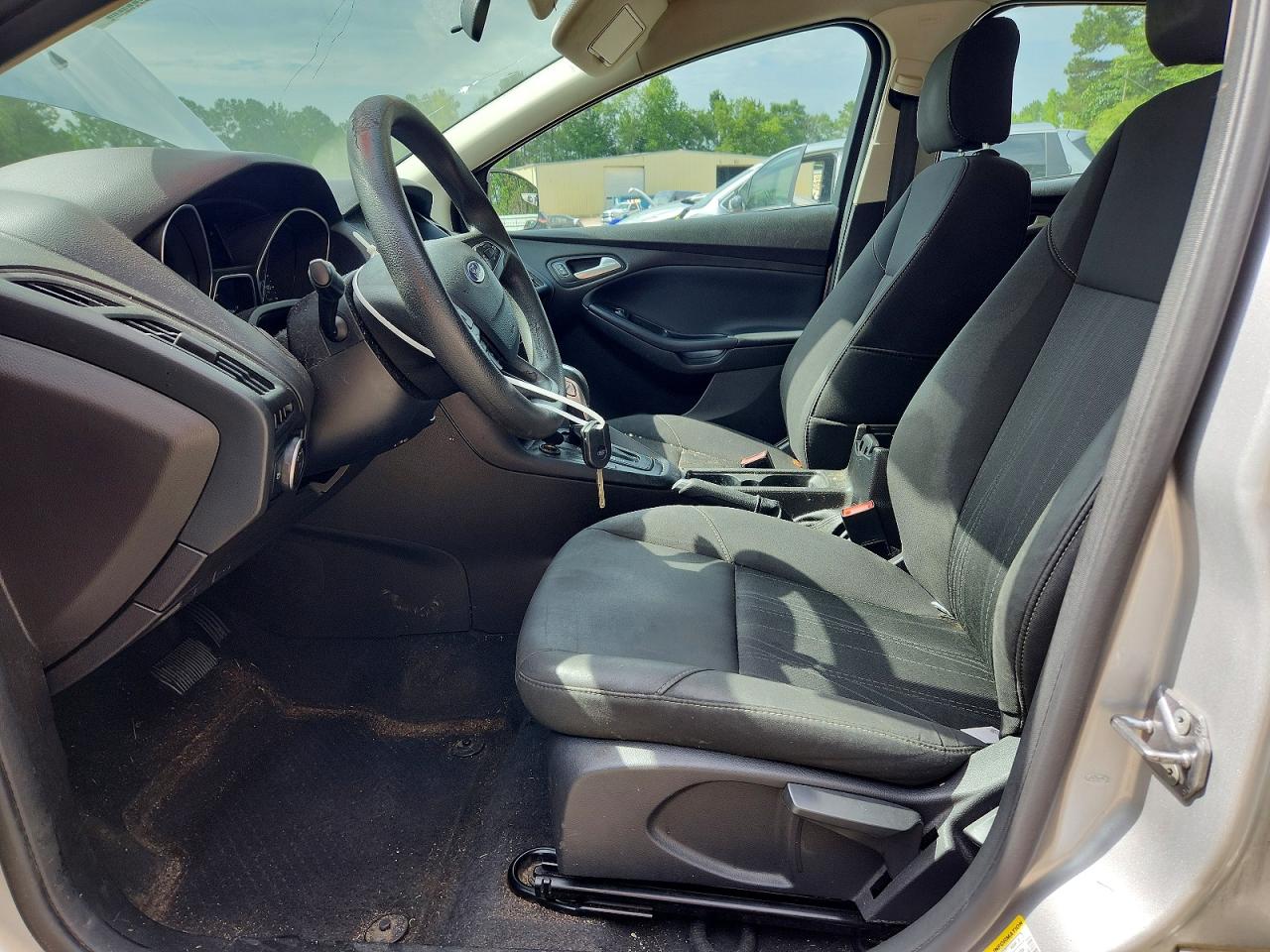 2016 Ford Focus Se Silver vin: 1FADP3K23GL242325