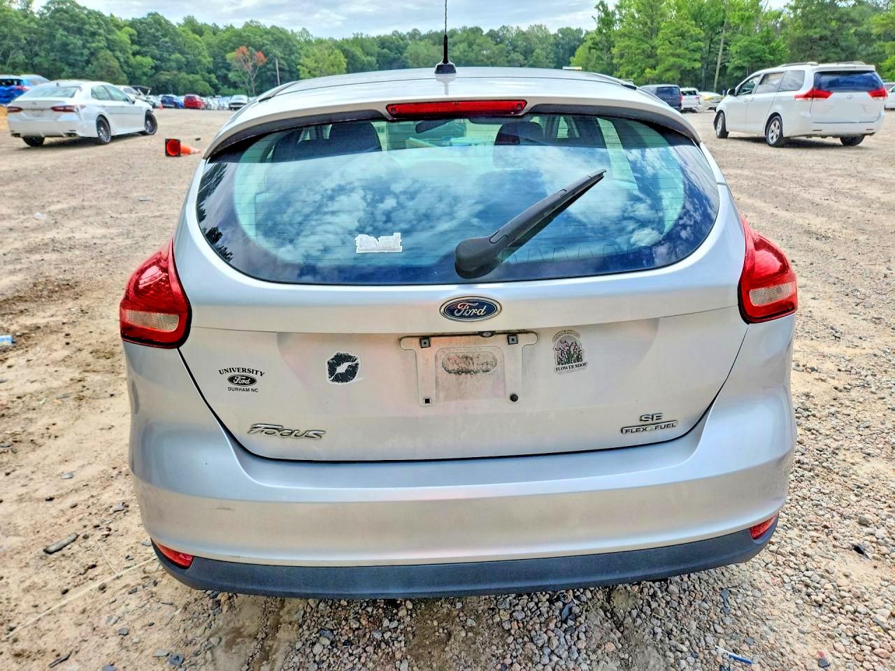2016 Ford Focus Se Silver vin: 1FADP3K23GL242325