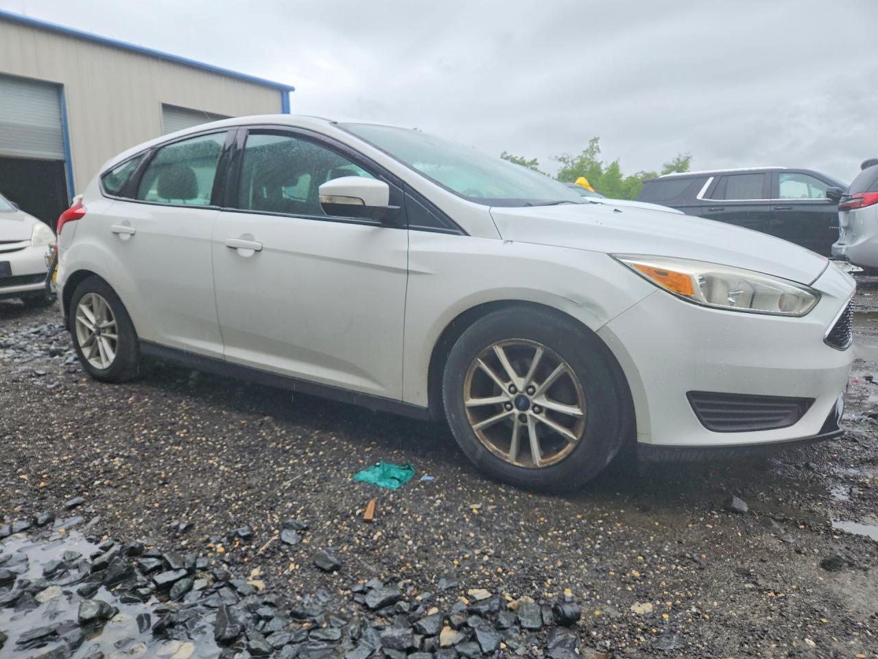 2016 Ford Focus Se White vin: 1FADP3K23GL339041