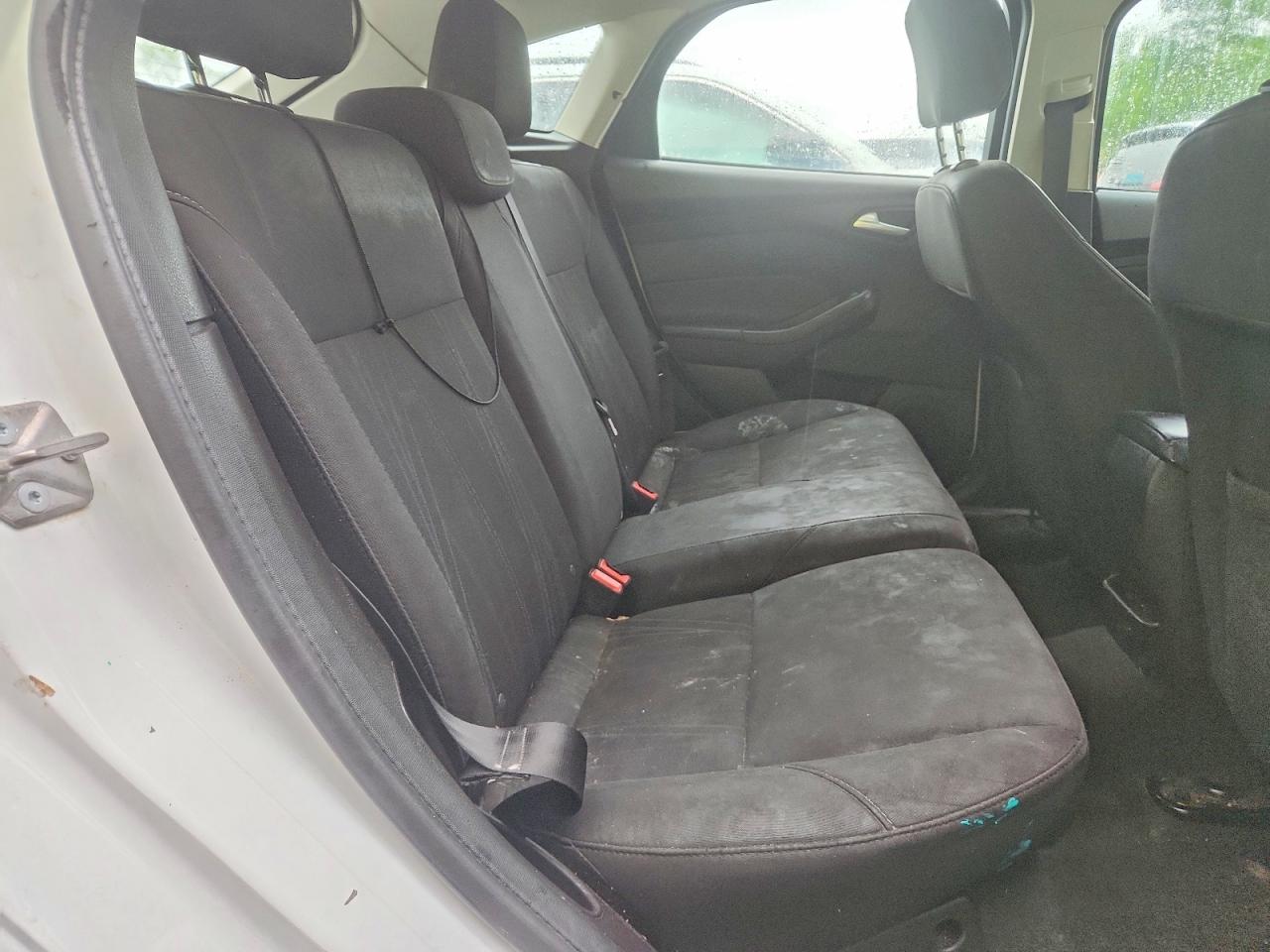 2016 Ford Focus Se White vin: 1FADP3K23GL339041