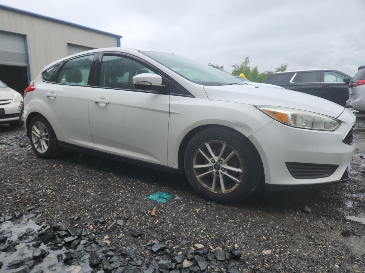 2016 Ford Focus Se White vin: 1FADP3K23GL339041 Damage: Right Front Wheel, Curb Rash, 1 To 2 Inches