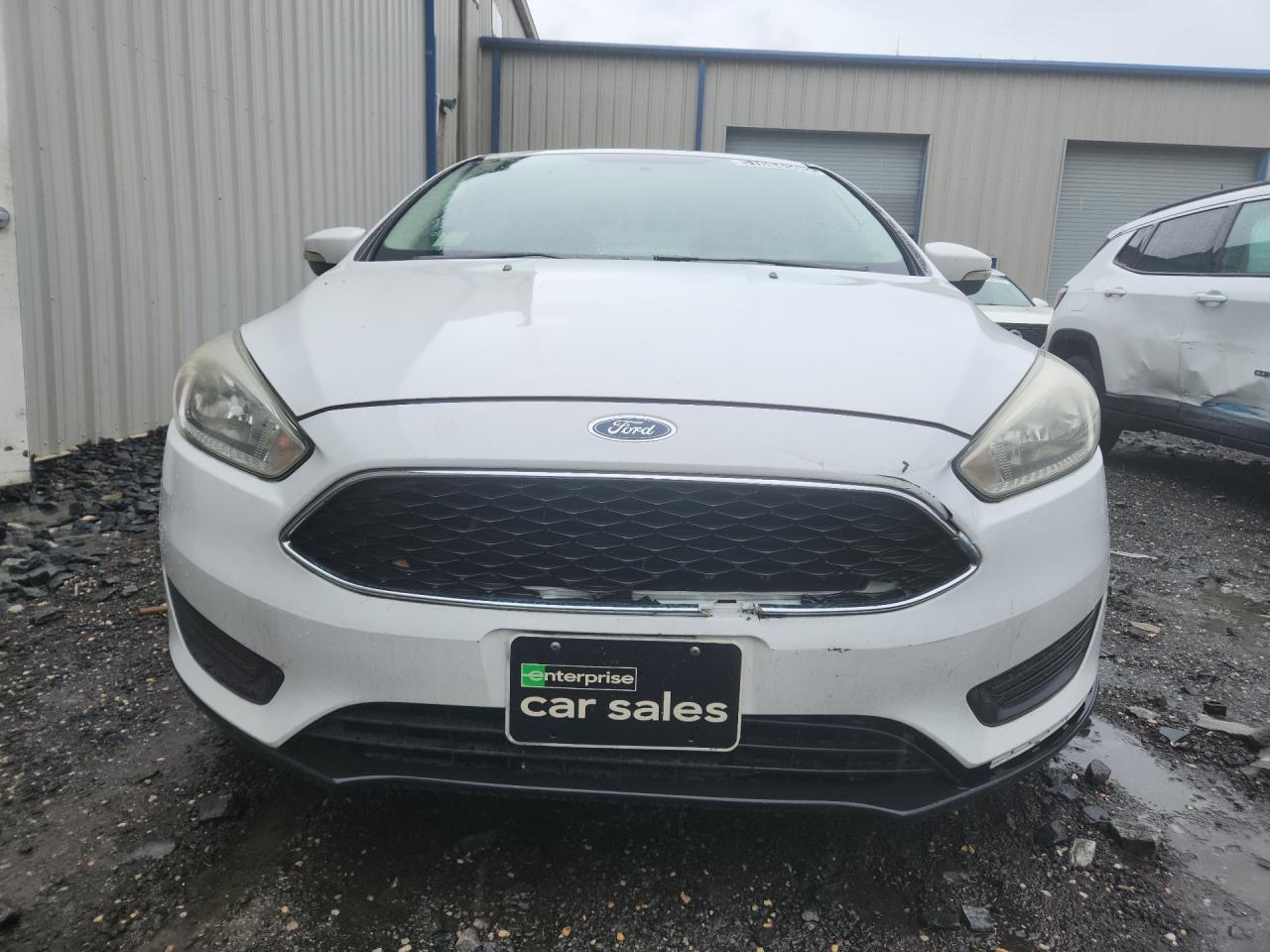 2016 Ford Focus Se White vin: 1FADP3K23GL339041 Damage: Front Bumper Molding, Broken, Replacement Required
