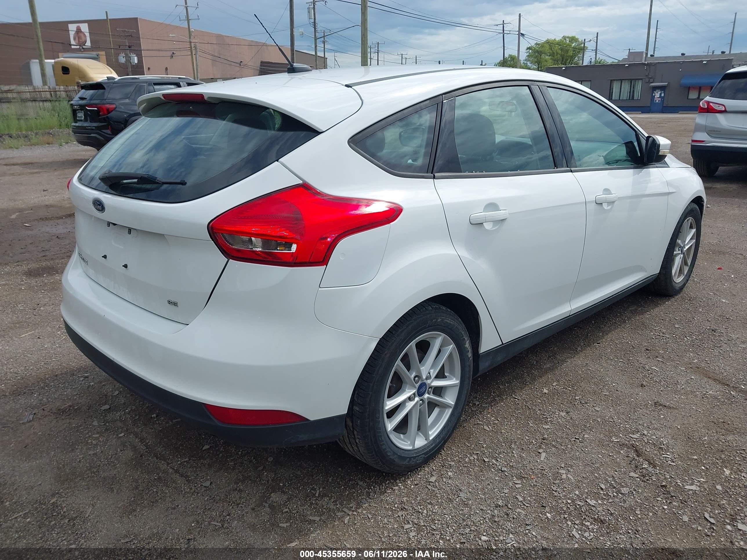 2017 Ford Focus Se White vin: 1FADP3K23HL299092